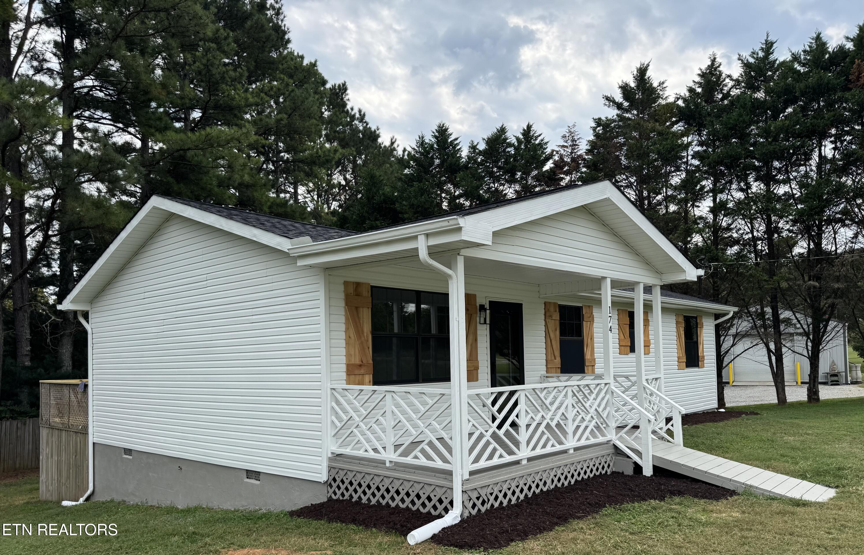 174 Hamil Road Friendsville TN 37737