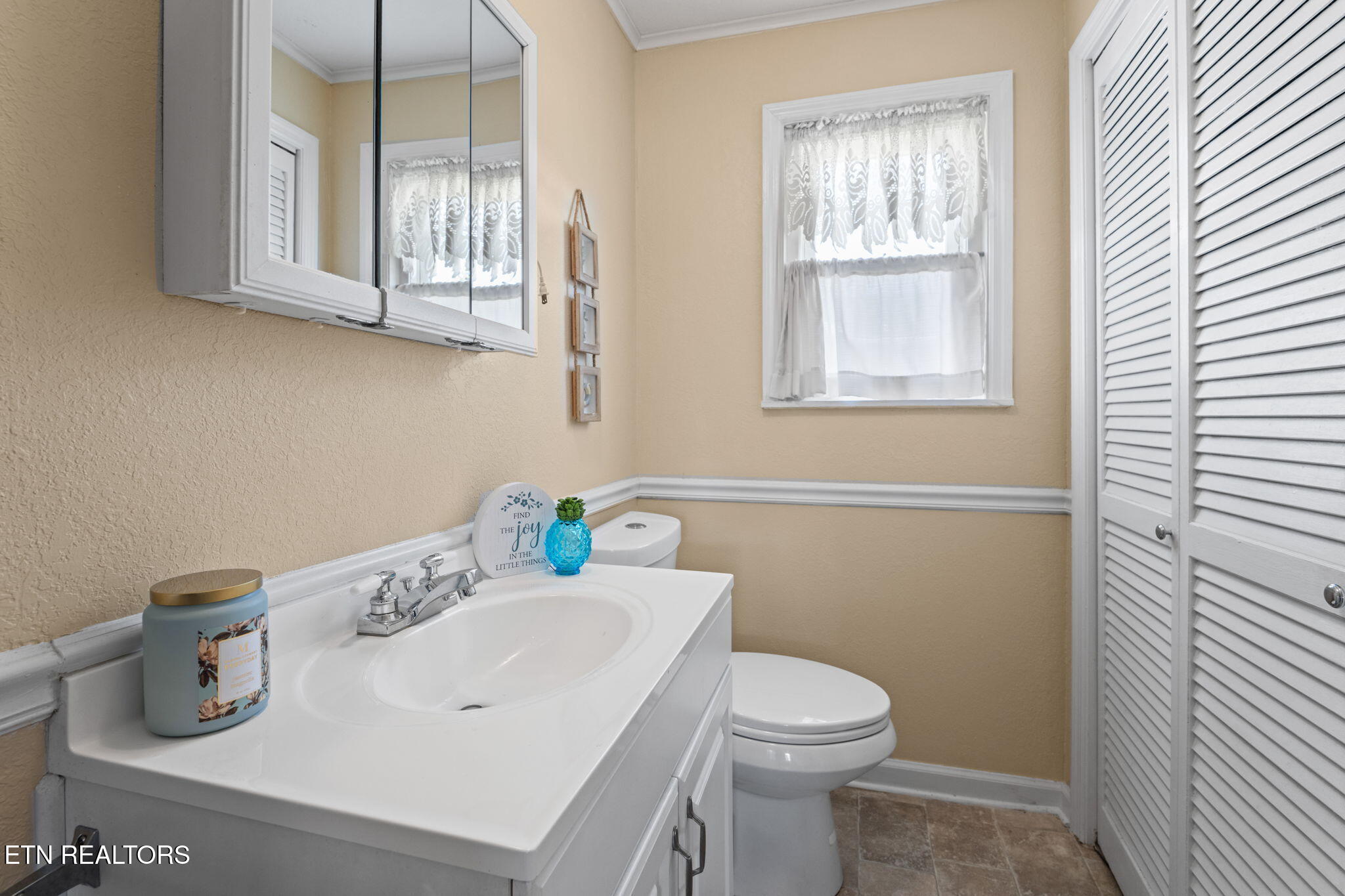 902 Fowler Street Clinton TN 37716