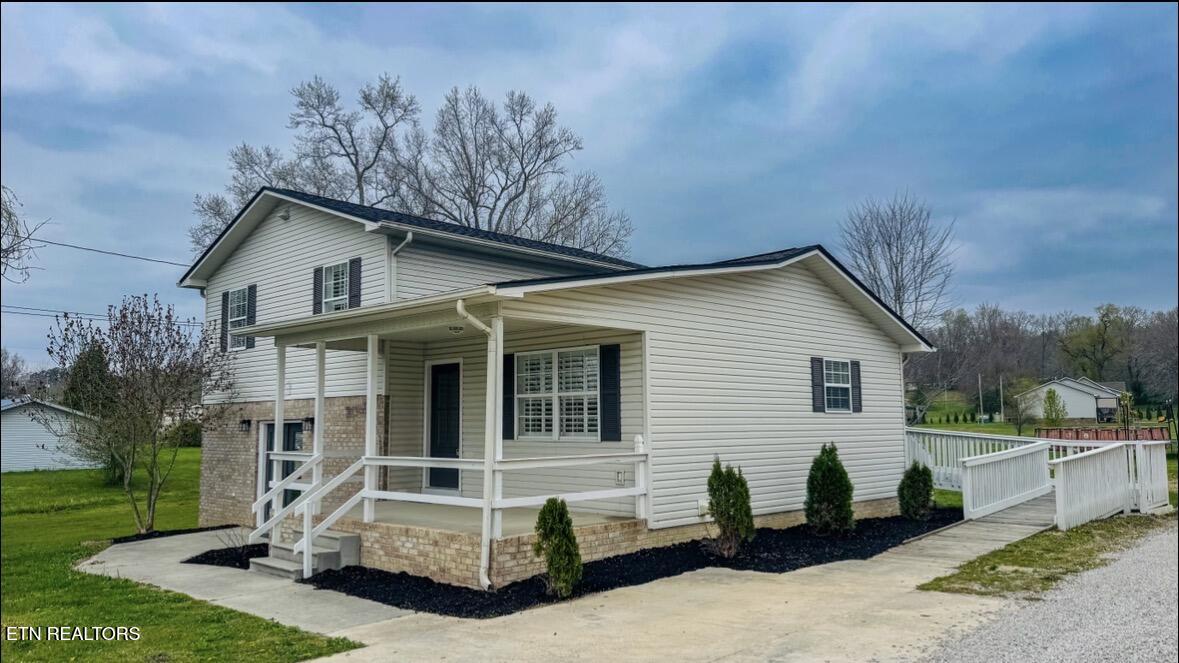724 W 3rd Avenue Oneida TN 37841