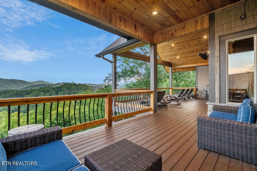 3222 Laurel Cove Trail Sevierville TN 37862