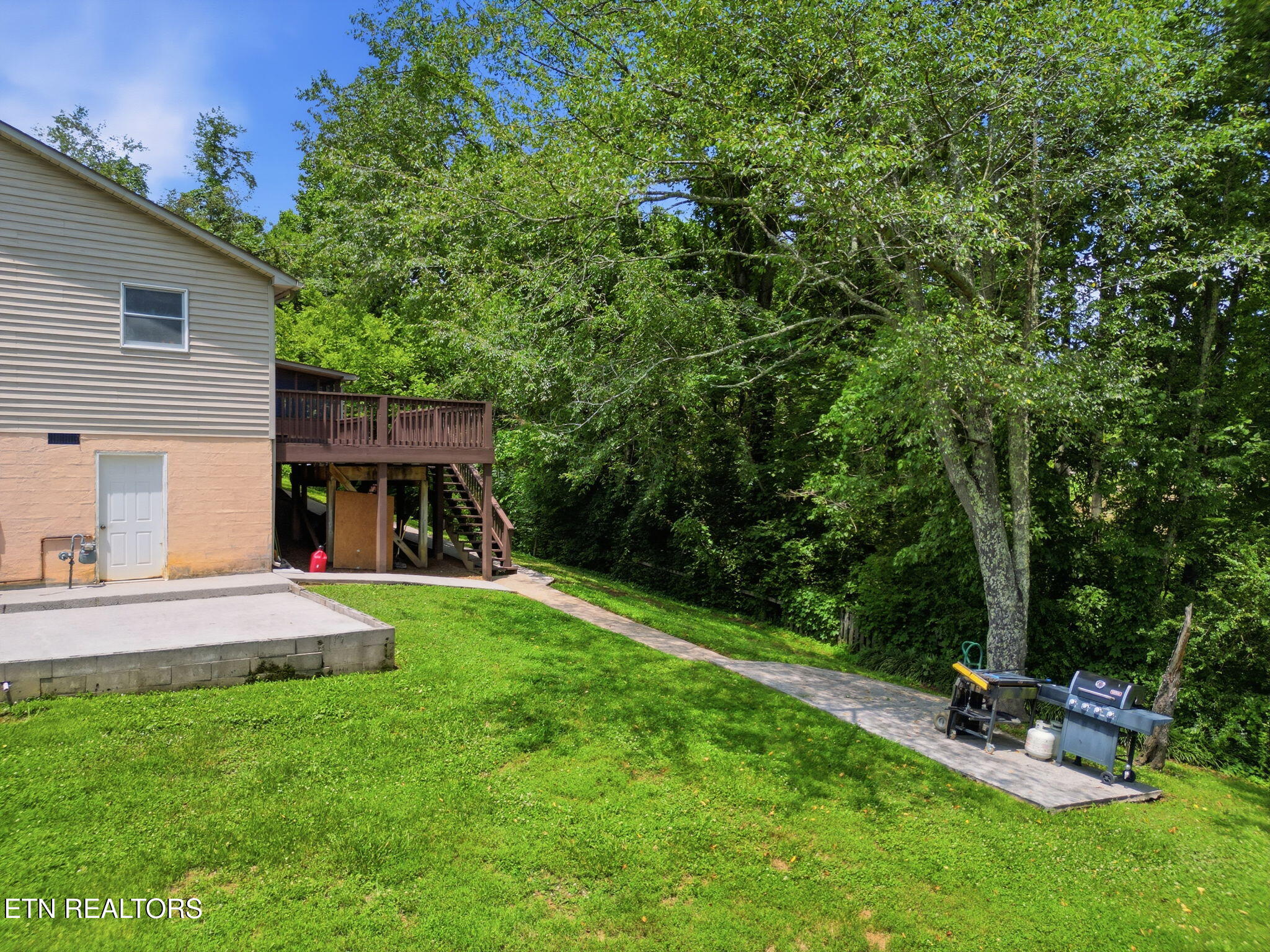201 Windsong Road Clinton TN 37716