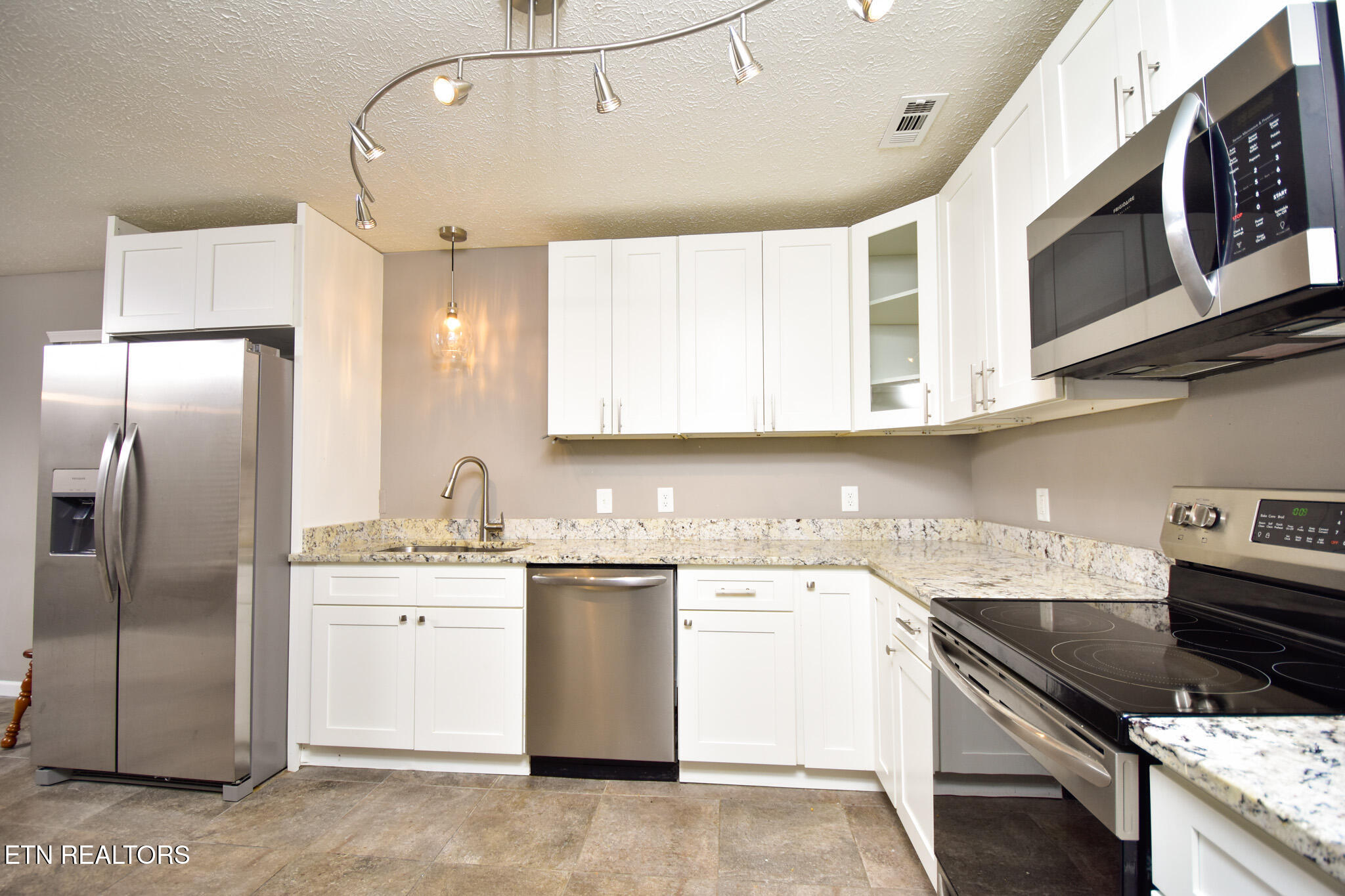 3288 River Pointe Circle Kodak TN 37764