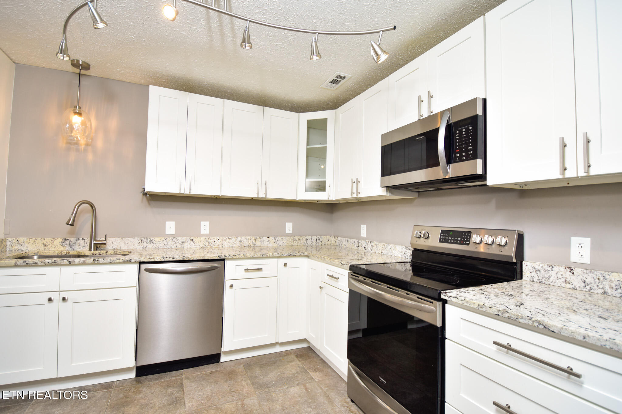 3288 River Pointe Circle Kodak TN 37764