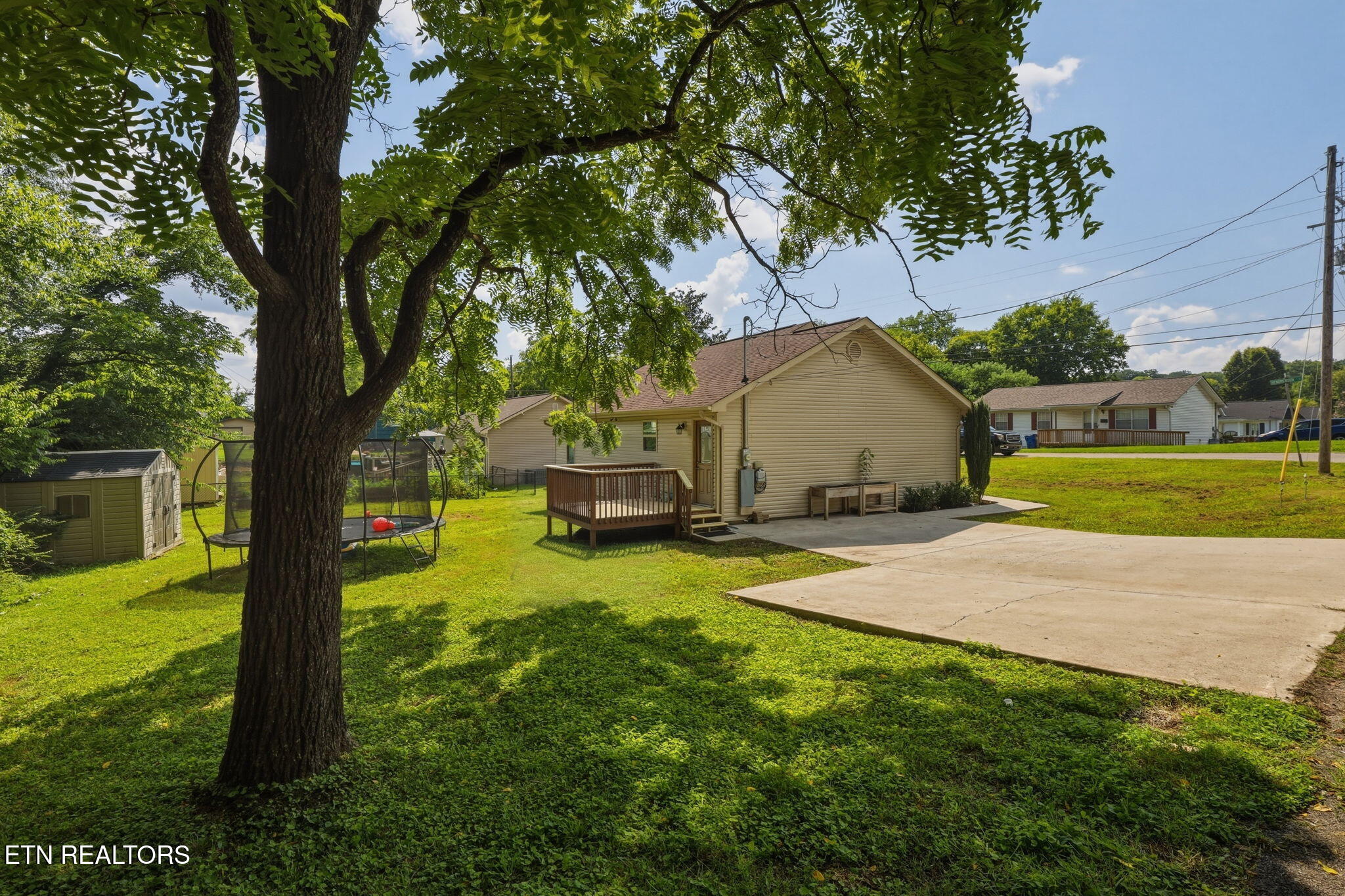 623 Hendrickson Street Clinton TN 37716