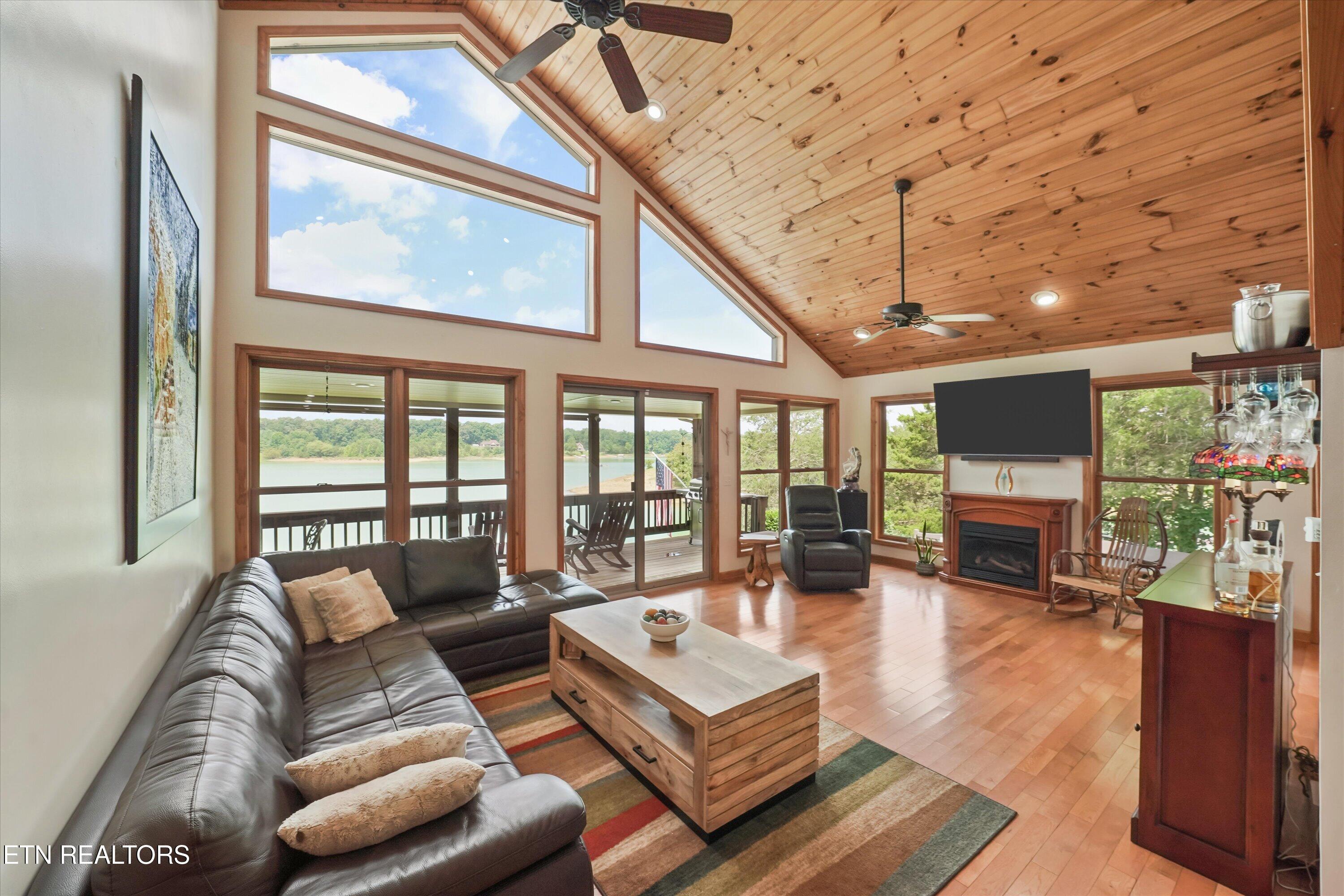 2529 Mccloud Way Dandridge TN 37725