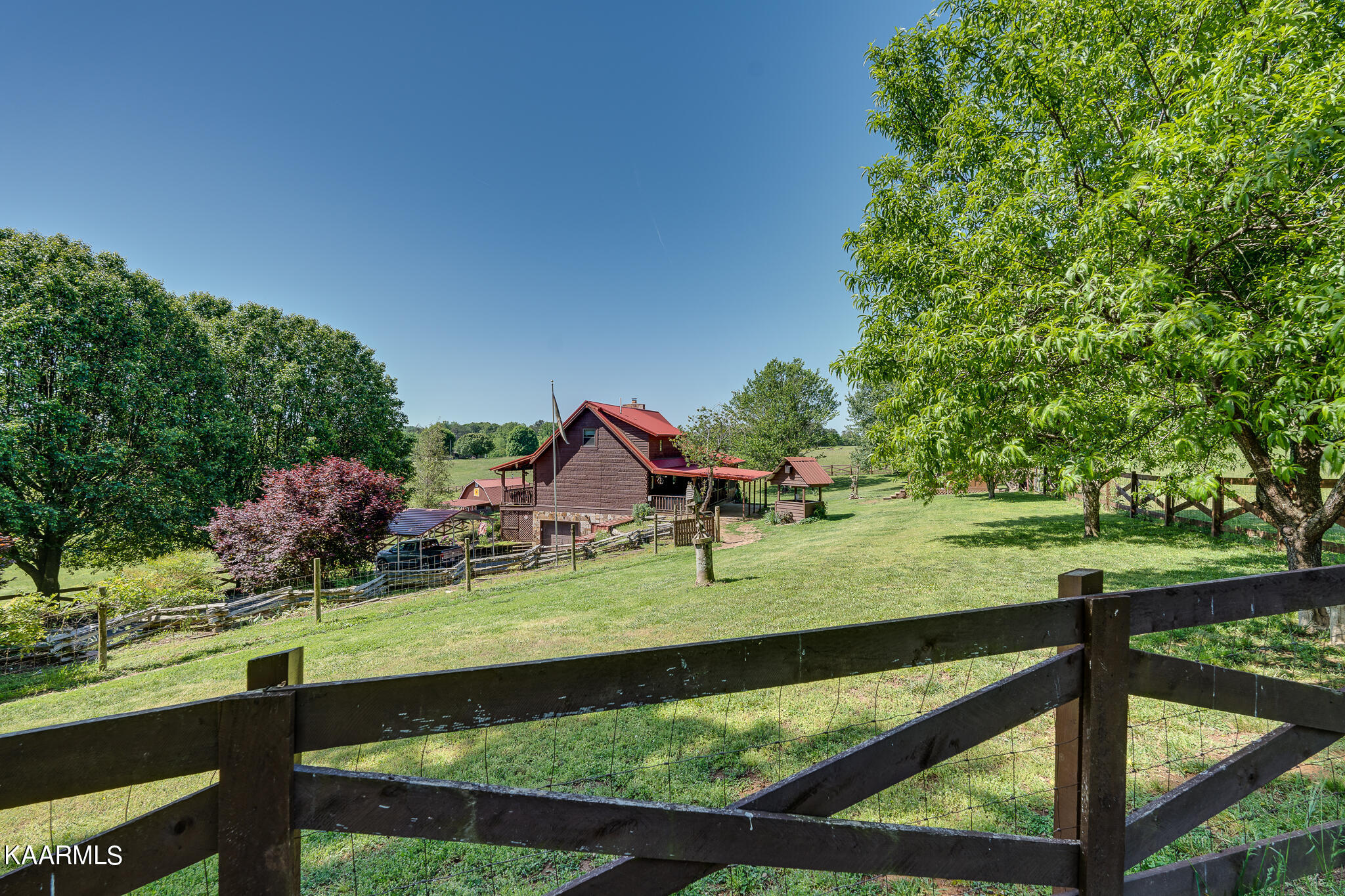 8527 Tazewell Pike Corryton TN 37721