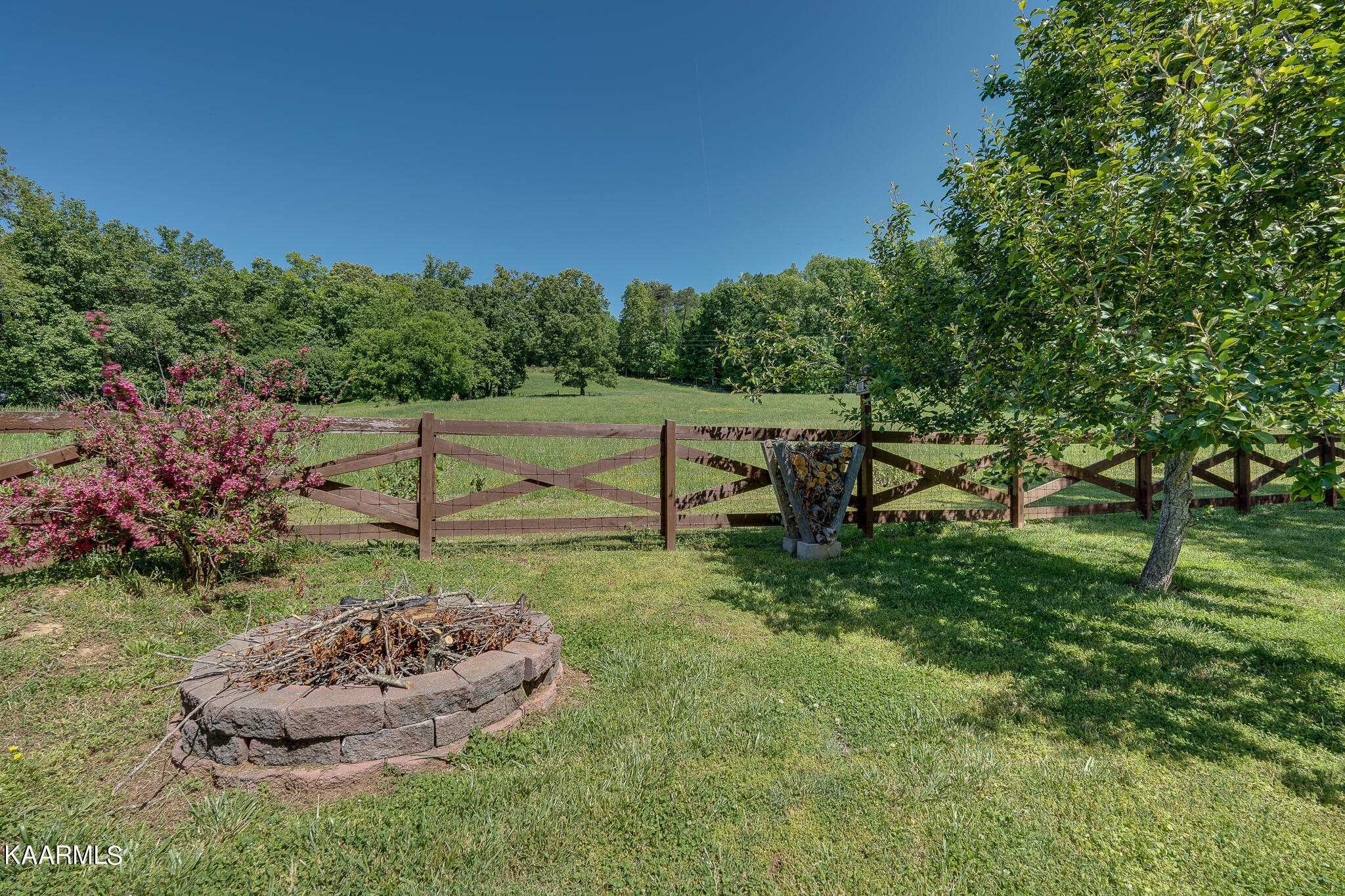 8527 Tazewell Pike Corryton TN 37721
