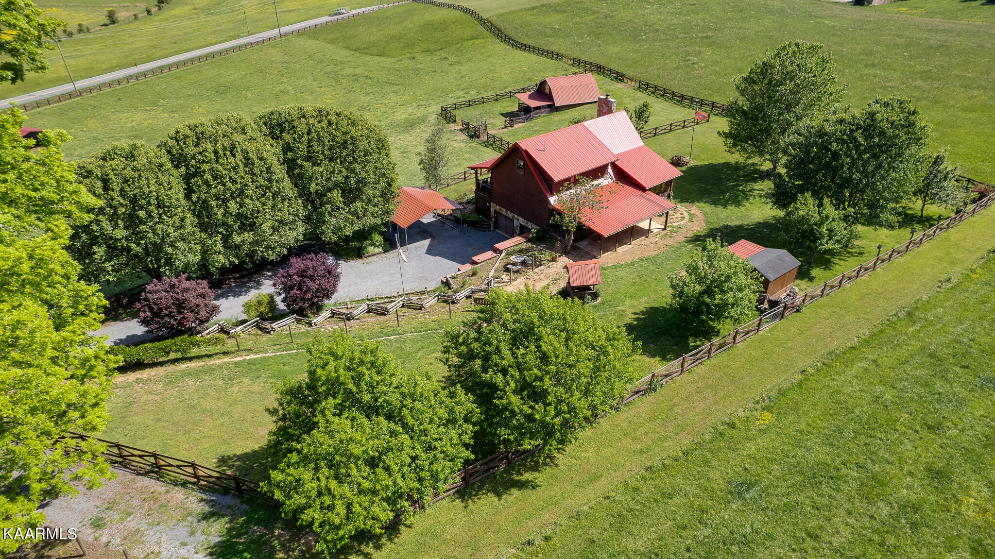8527 Tazewell Pike Corryton TN 37721