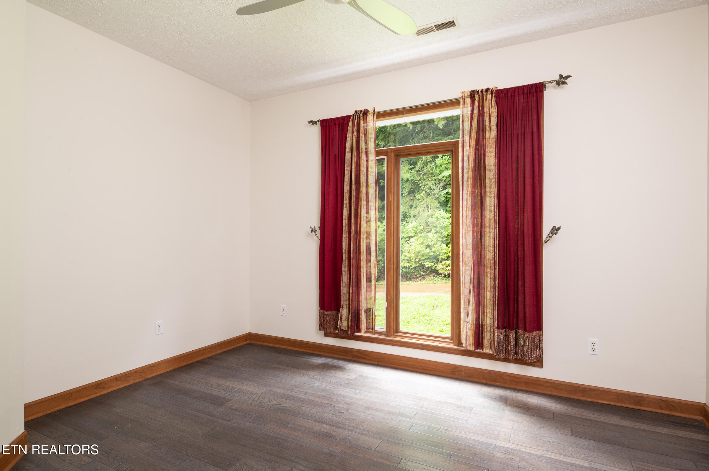 383 Maiden Lane Speedwell TN 37870