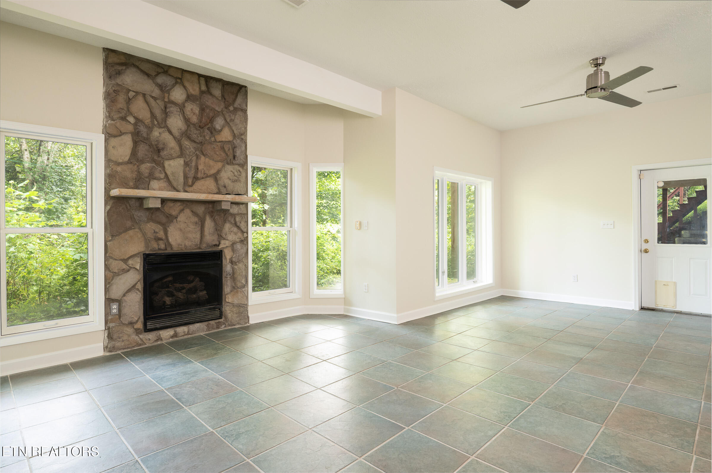 383 Maiden Lane Speedwell TN 37870