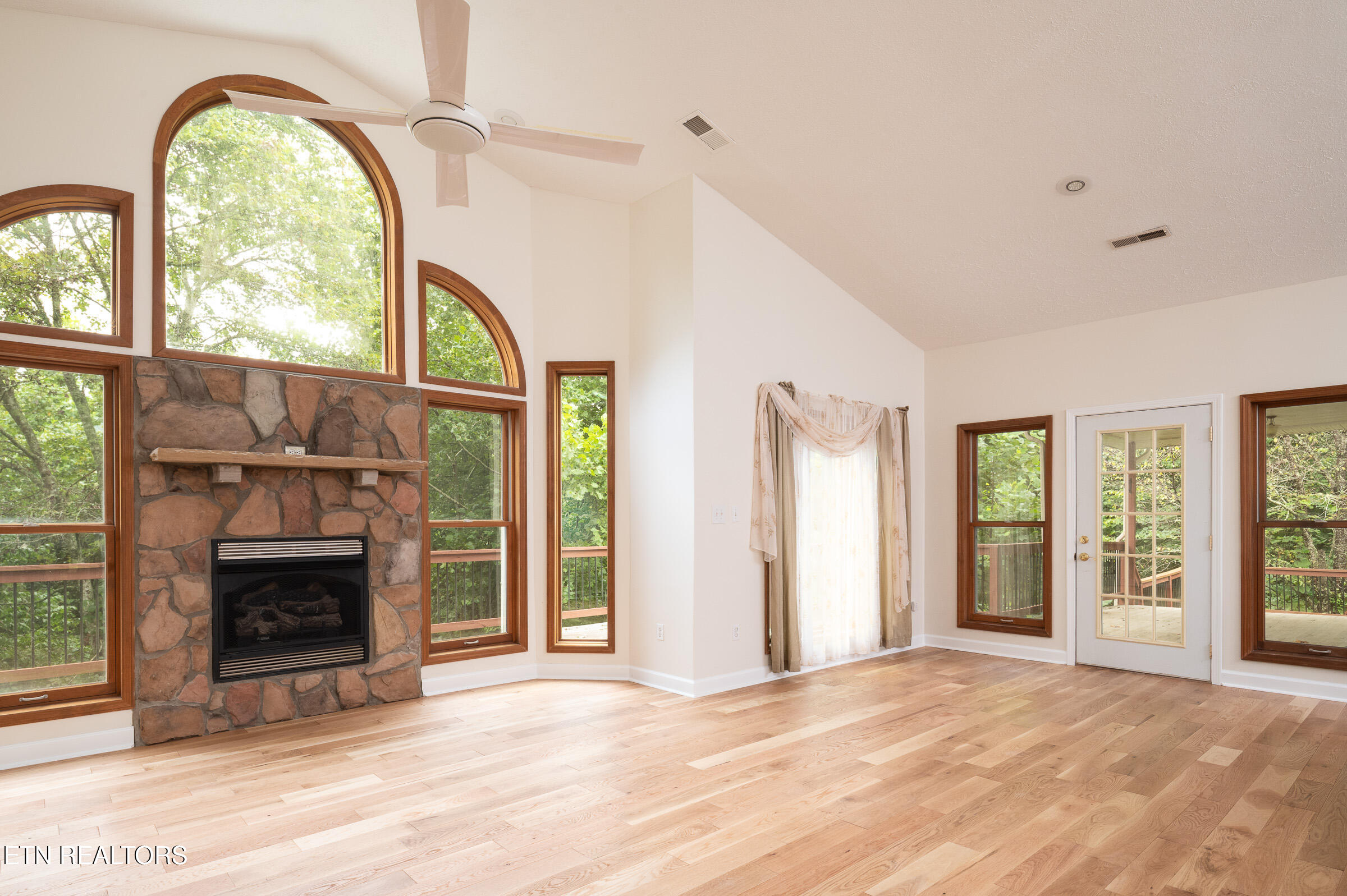383 Maiden Lane Speedwell TN 37870