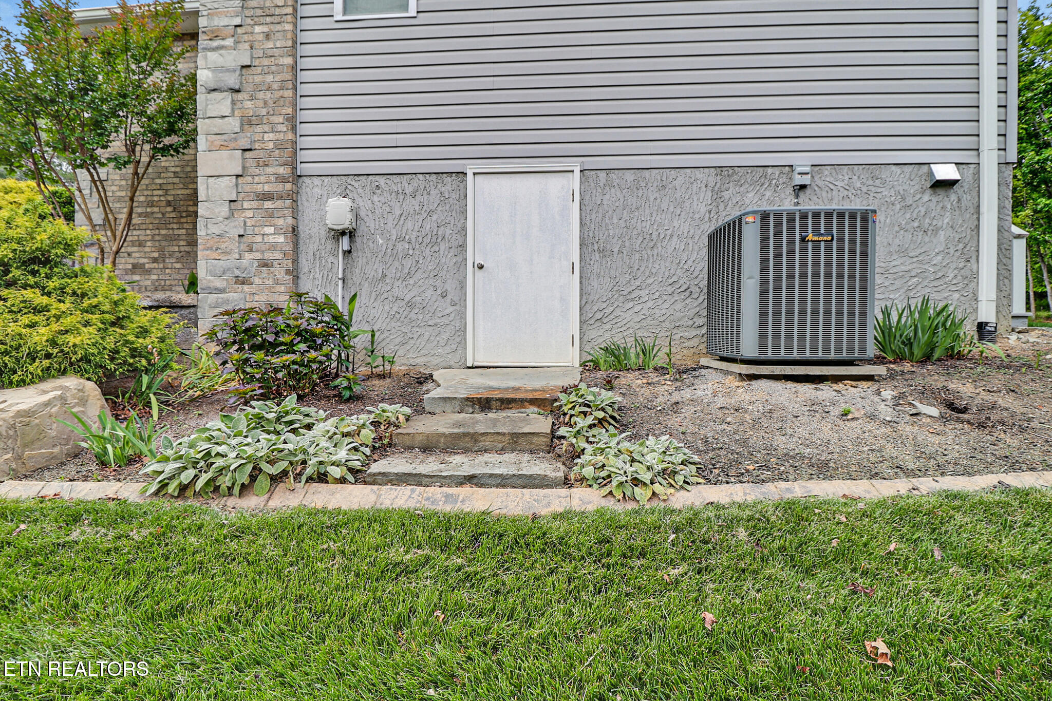 10 Brooks Lane Crossville TN 38558