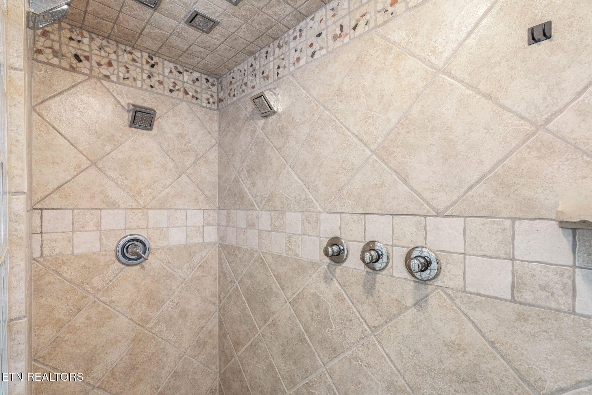 1368 N Shorewood Lane Caryville TN 37714