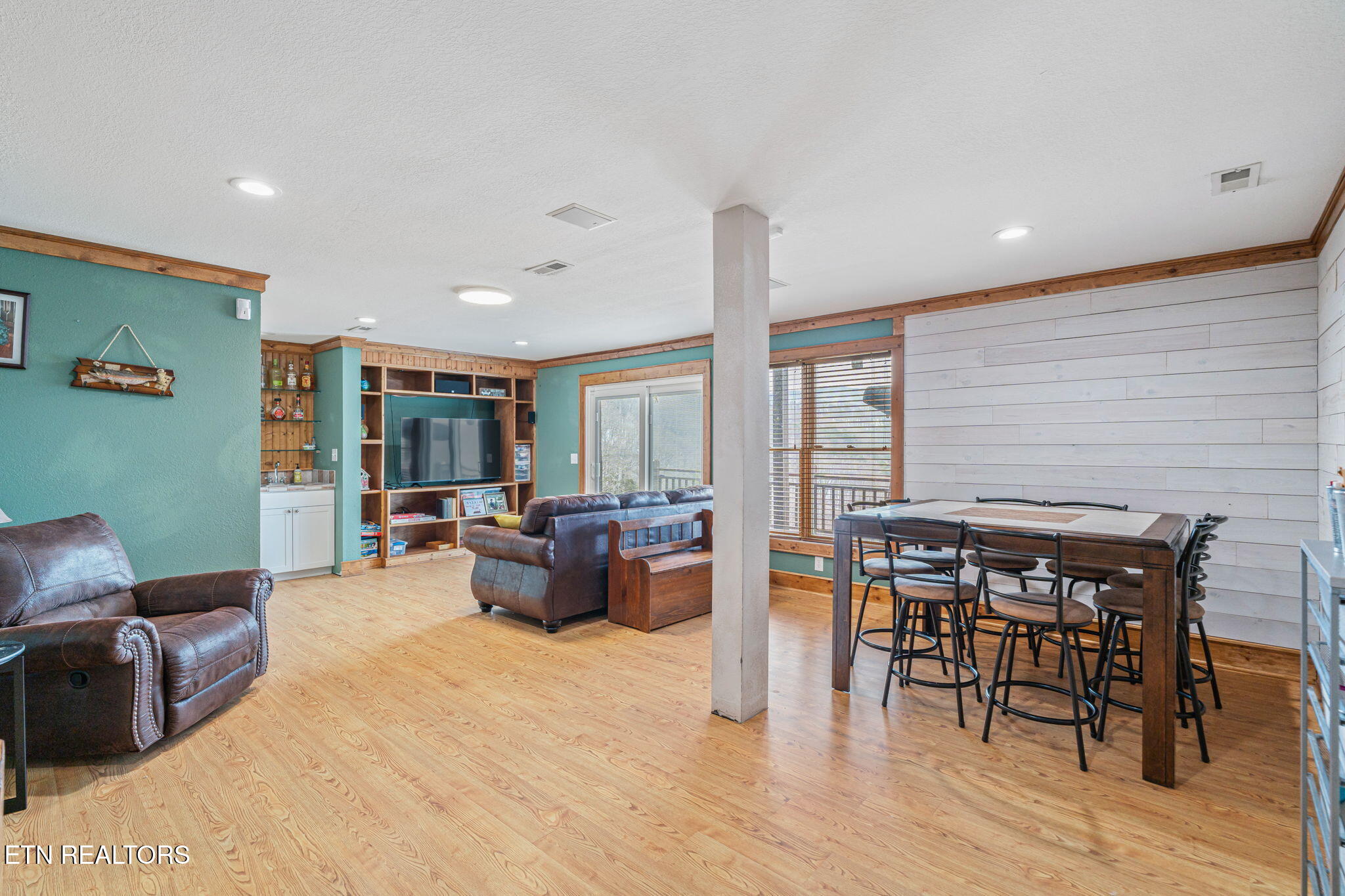 1368 N Shorewood Lane Caryville TN 37714