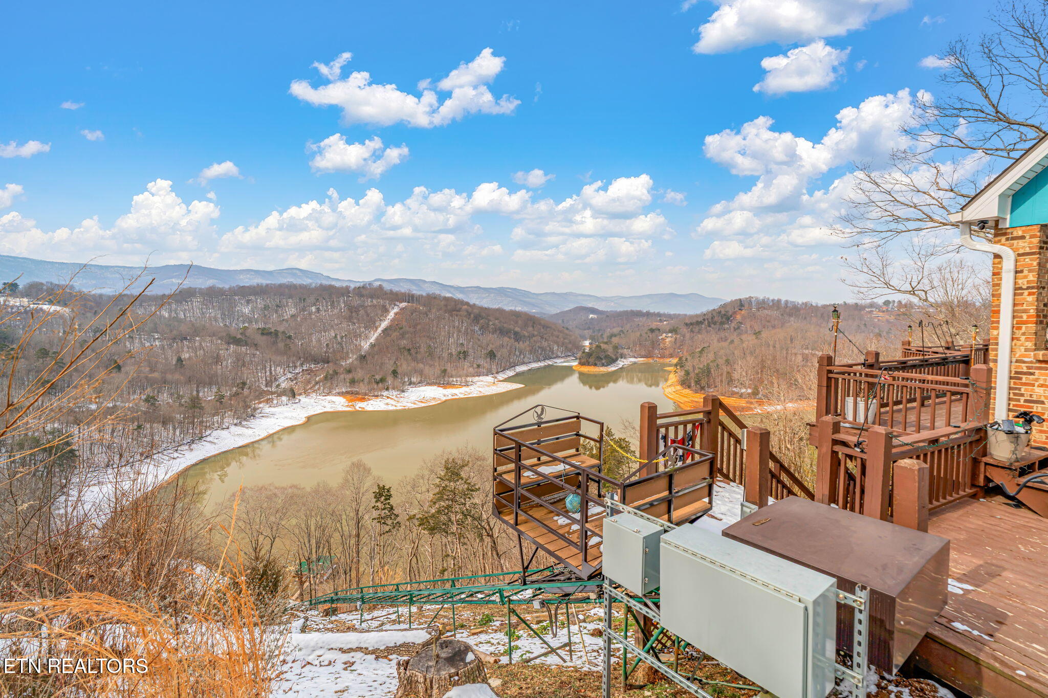 1368 N Shorewood Lane Caryville TN 37714