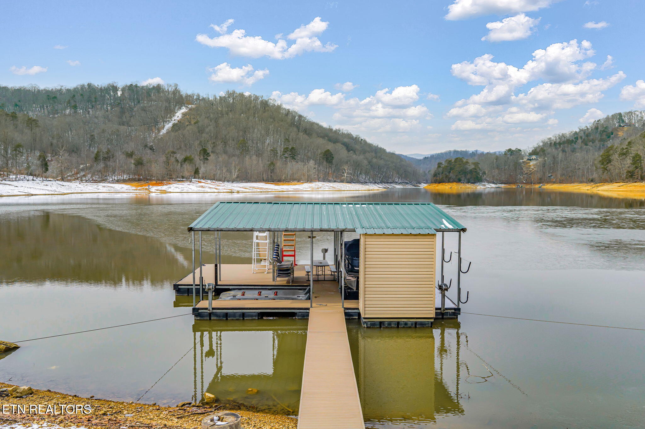 1368 N Shorewood Lane Caryville TN 37714