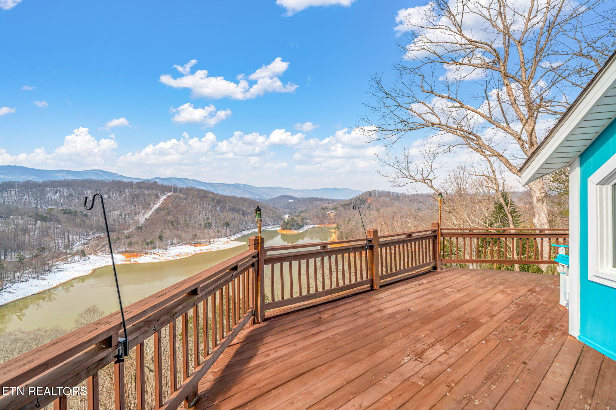 1368 N Shorewood Lane Caryville TN 37714