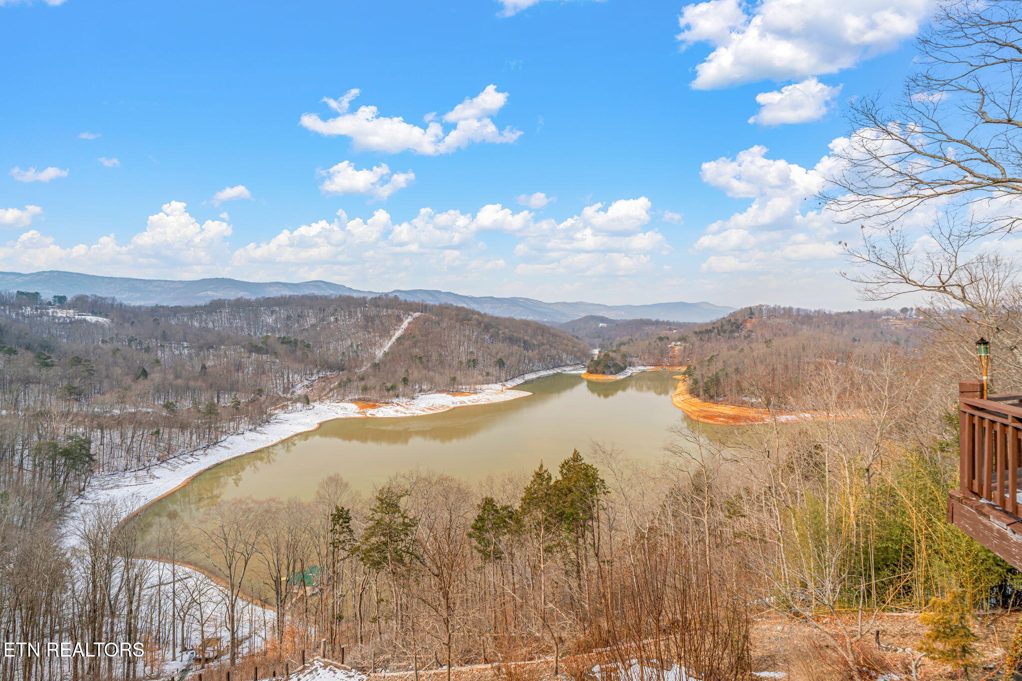 1368 N Shorewood Lane Caryville TN 37714