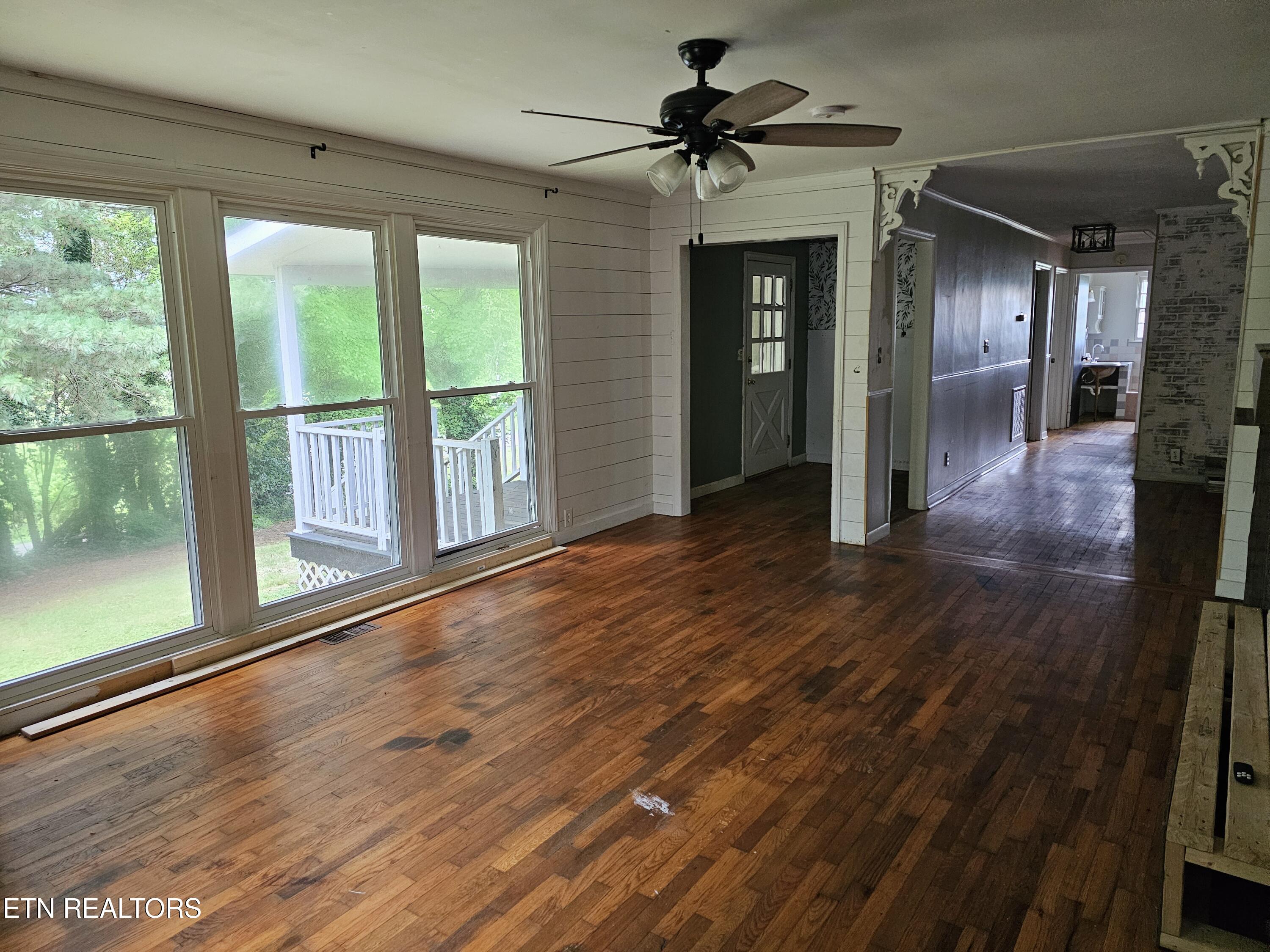 700 Lakeview Drive Loudon TN 37774