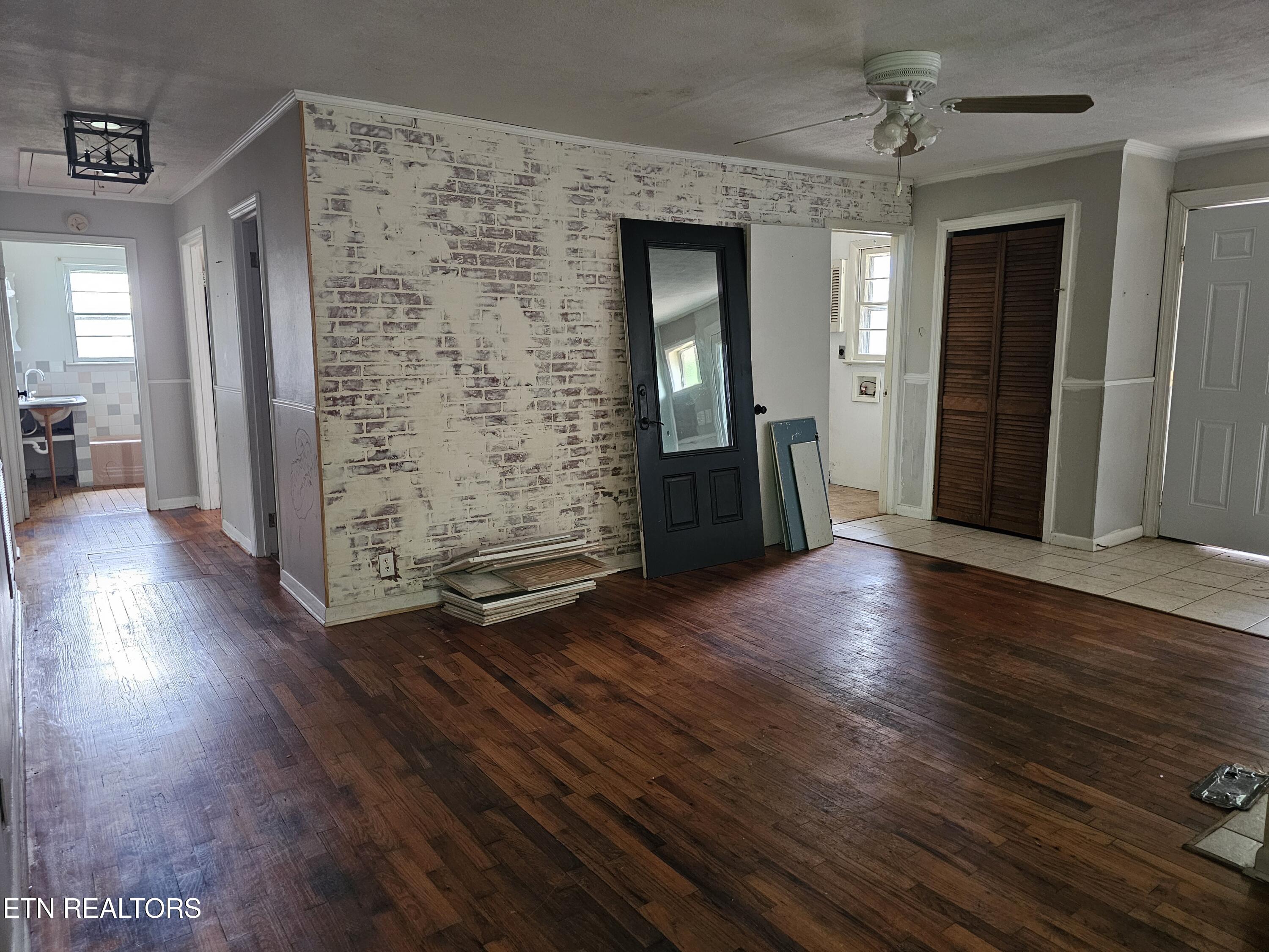 700 Lakeview Drive Loudon TN 37774