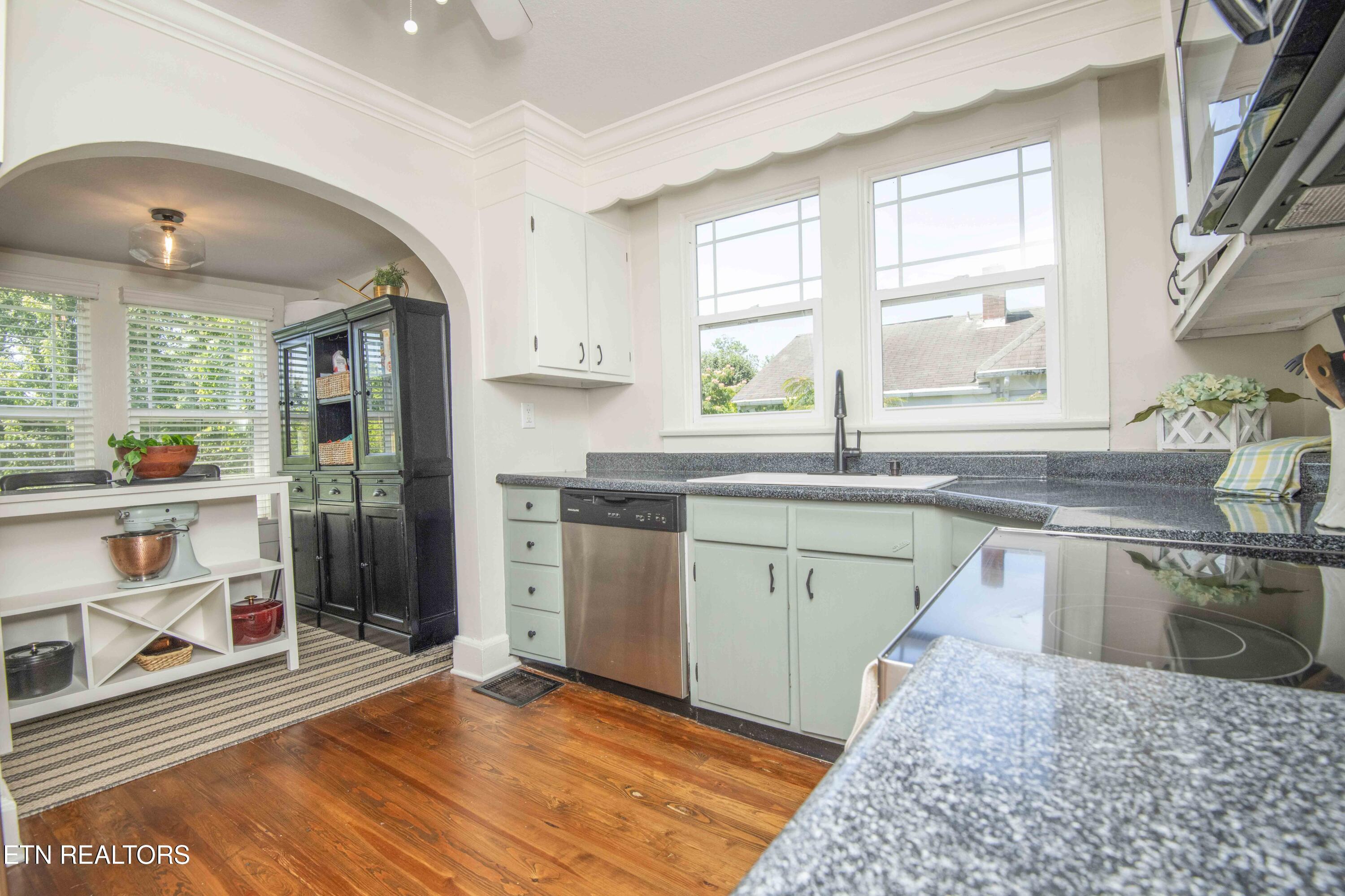 1718 Spring Street Powell TN 37849
