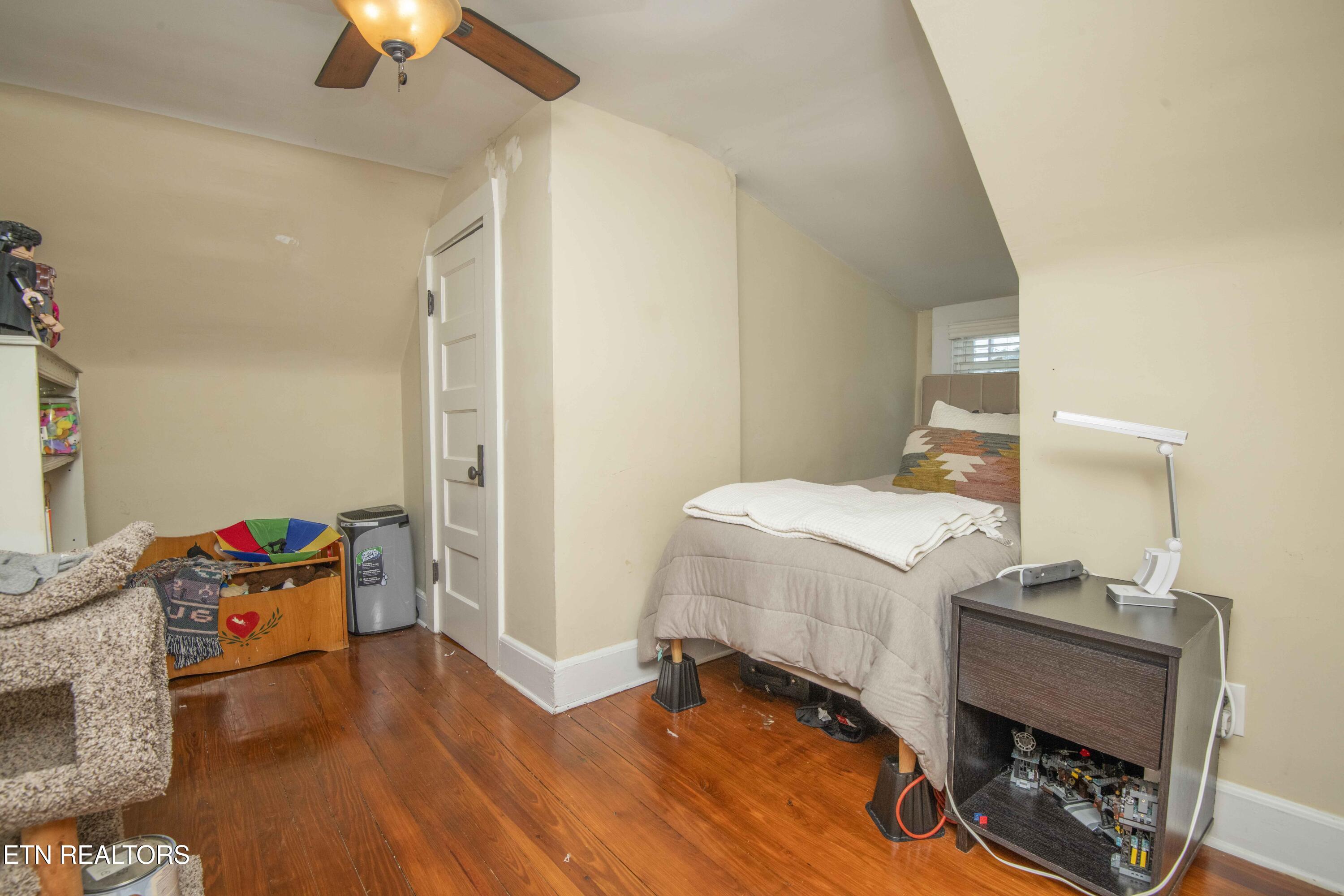 1718 Spring Street Powell TN 37849