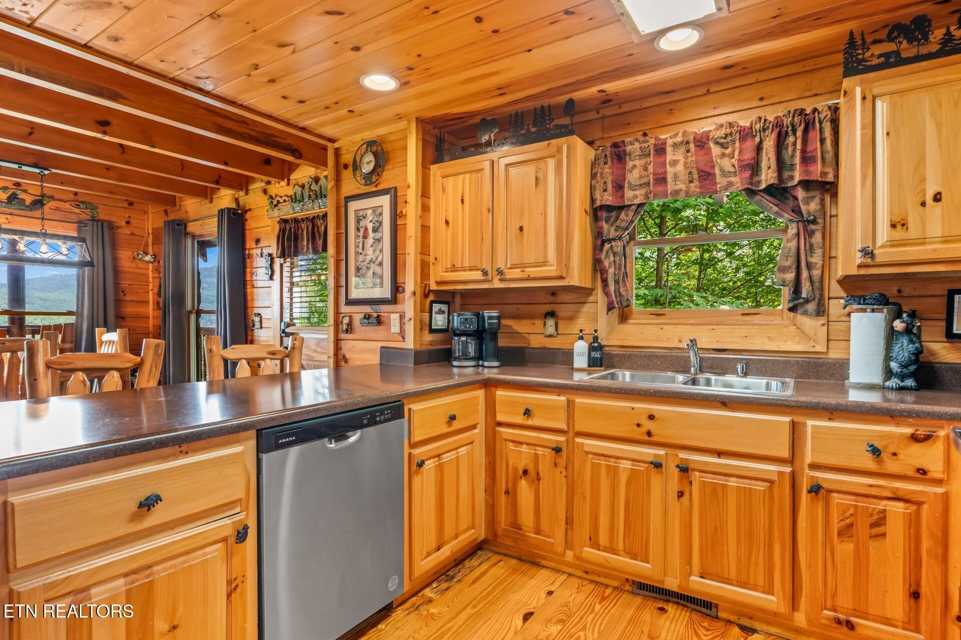 4648 Nottingham Heights Way Pigeon Forge TN 37863