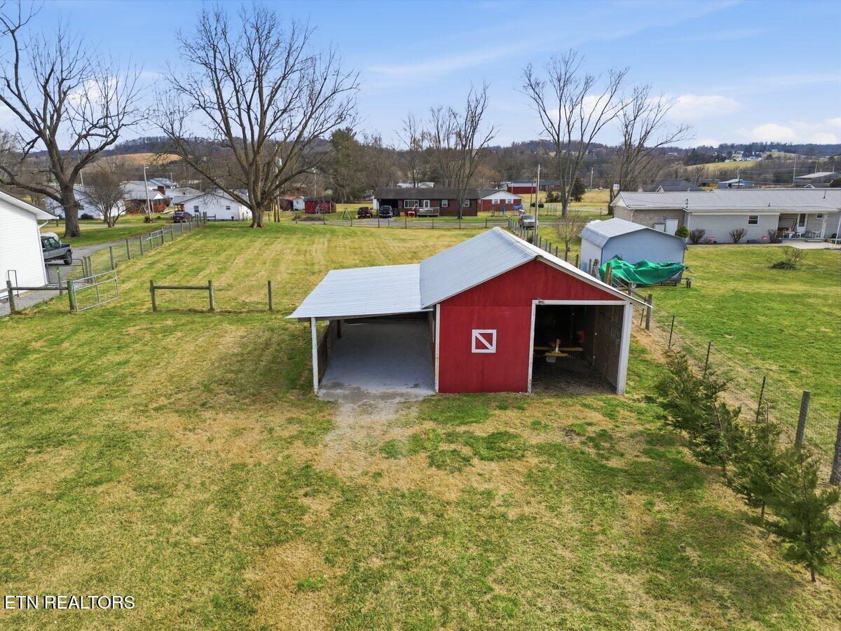 207 Thomas Road Speedwell TN 37870
