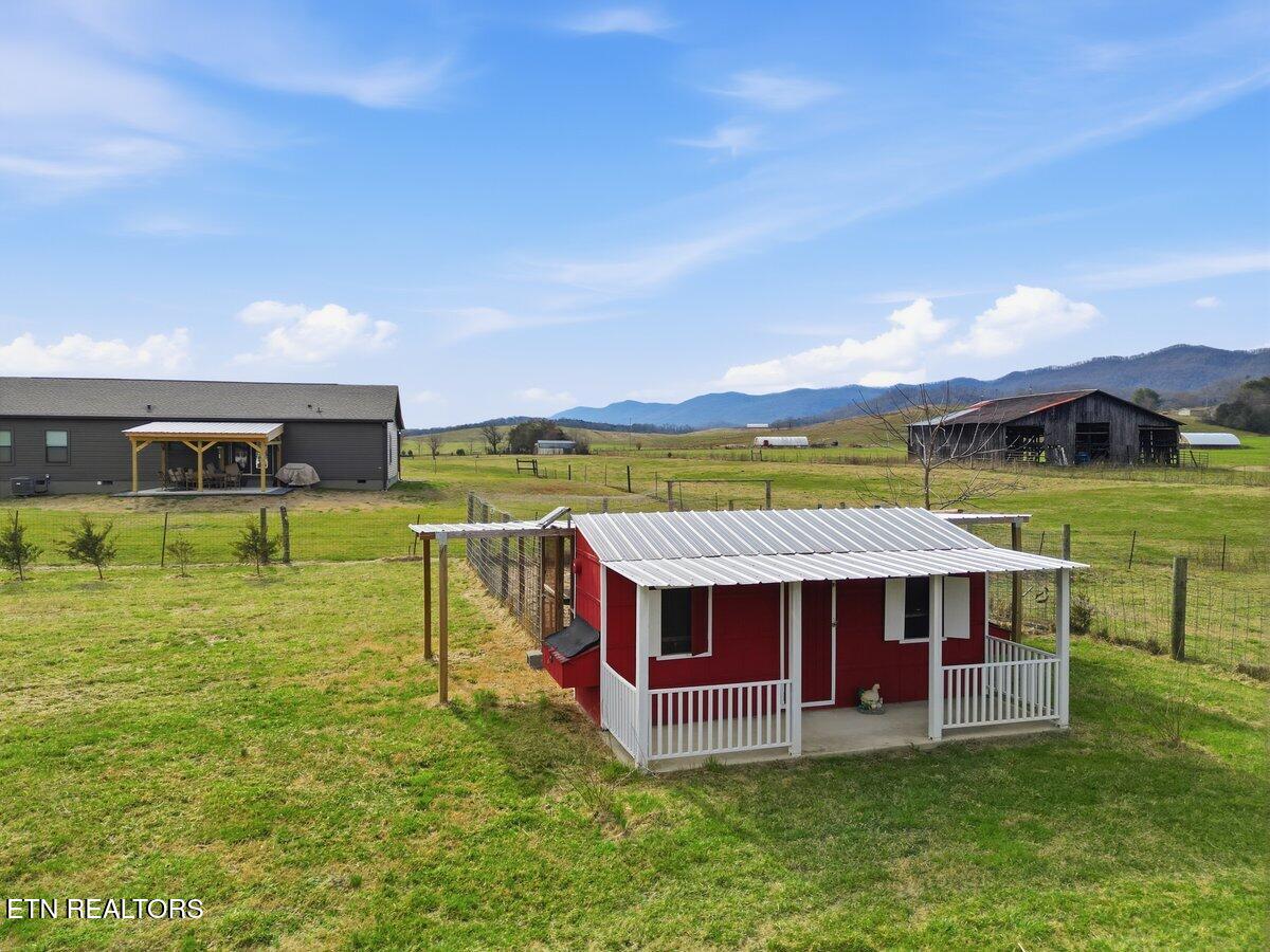 207 Thomas Road Speedwell TN 37870