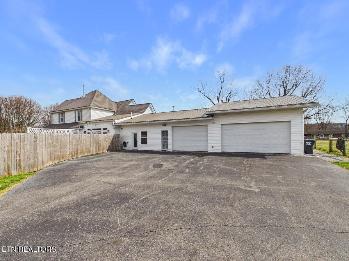 207 Thomas Road Speedwell TN 37870