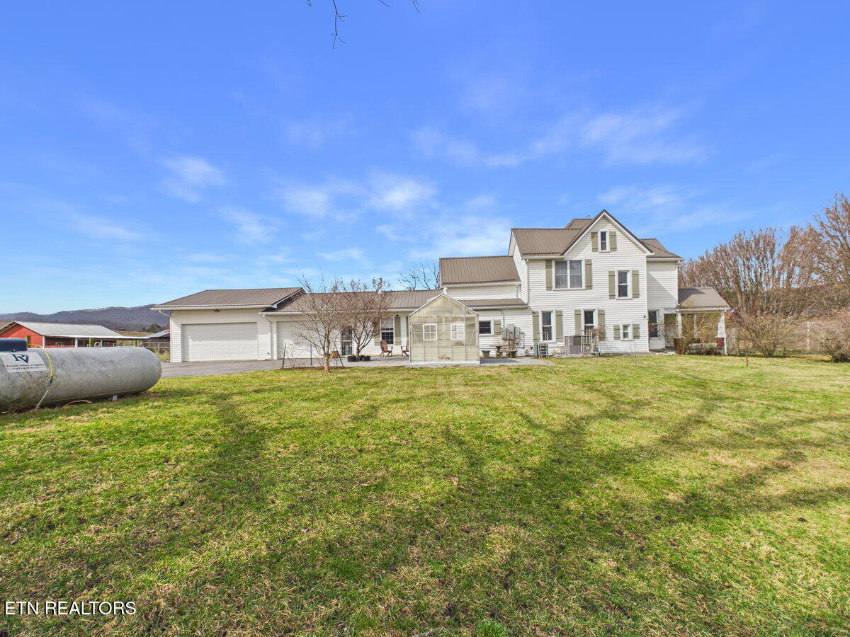 207 Thomas Road Speedwell TN 37870