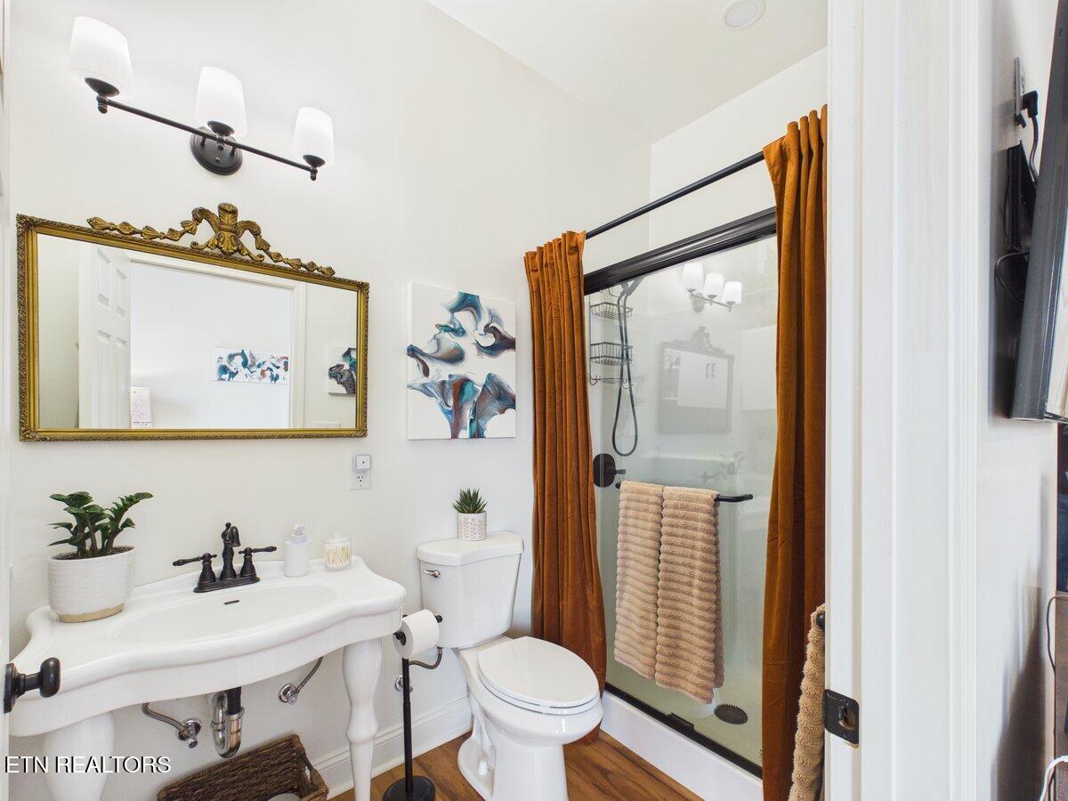 207 Thomas Road Speedwell TN 37870