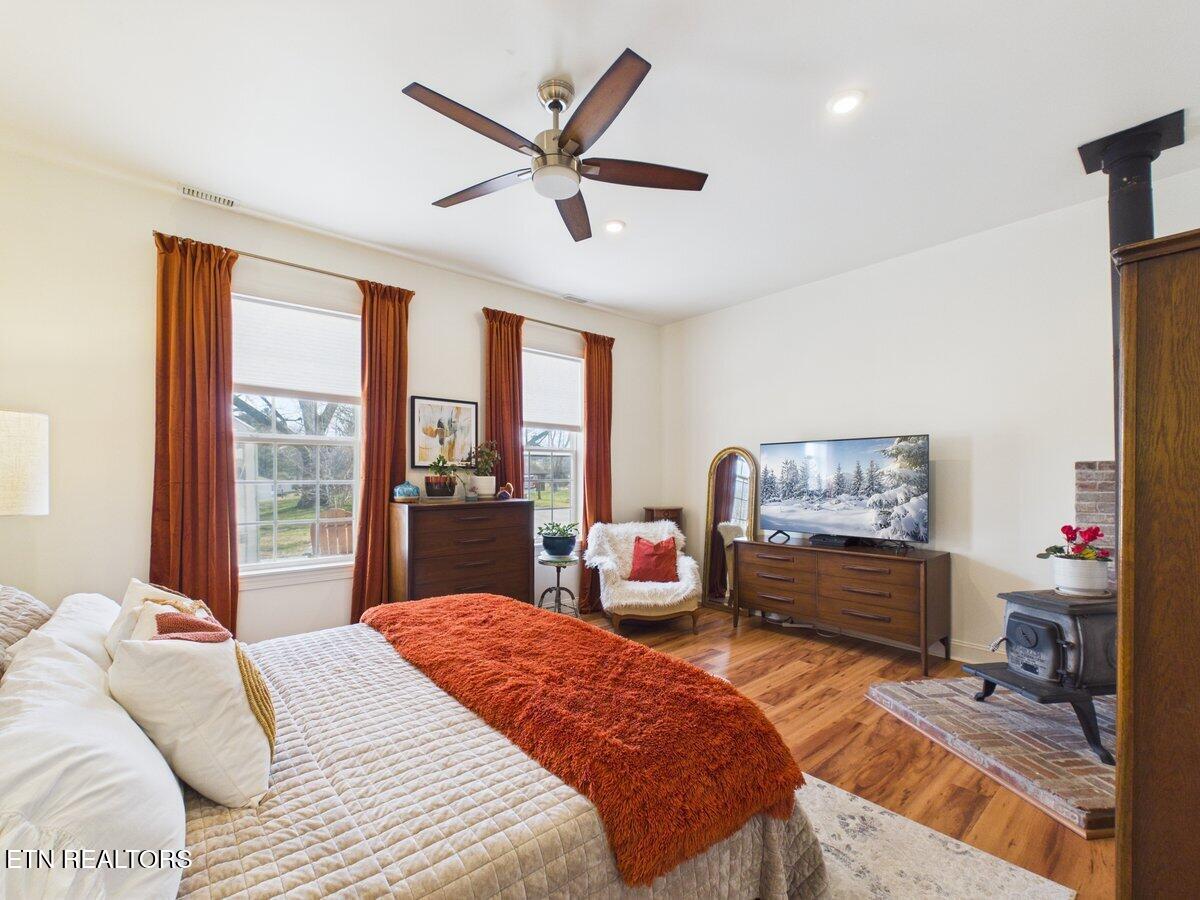 207 Thomas Road Speedwell TN 37870