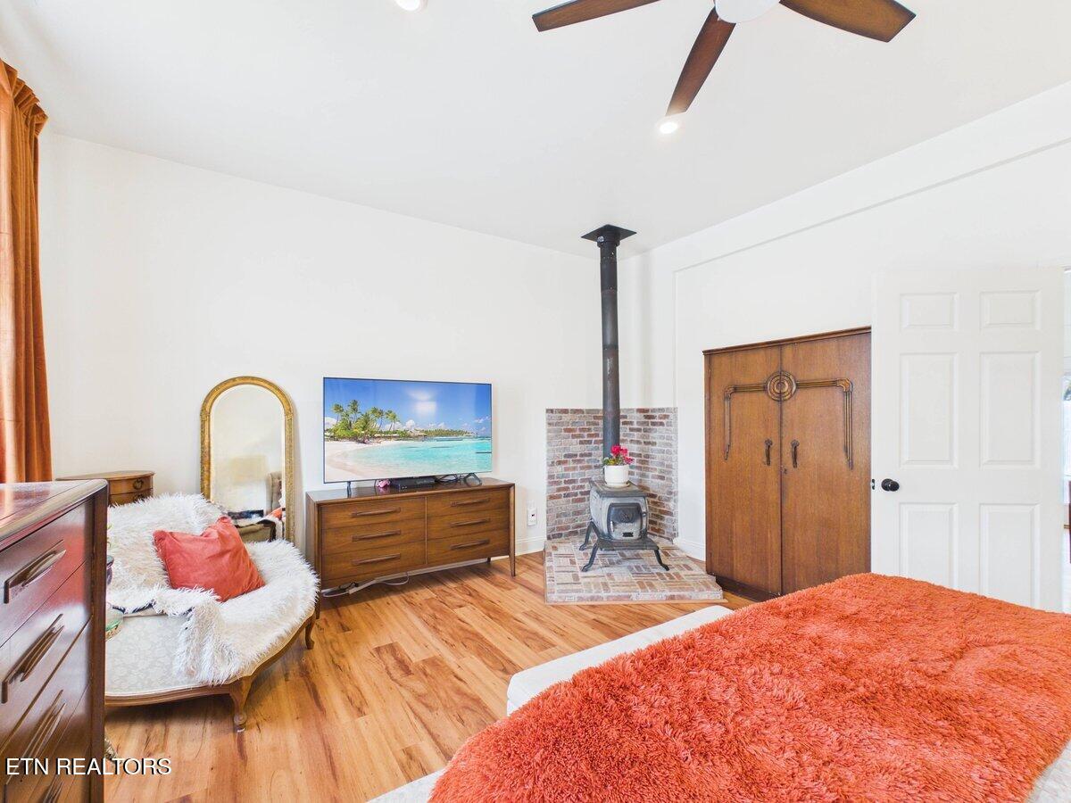 207 Thomas Road Speedwell TN 37870