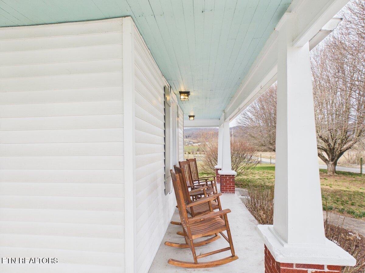 207 Thomas Road Speedwell TN 37870