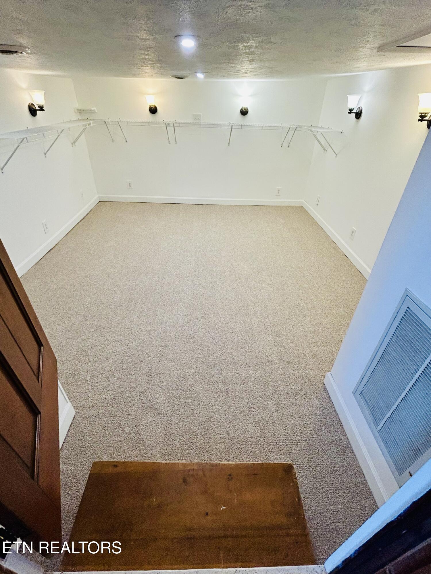207 Thomas Road Speedwell TN 37870