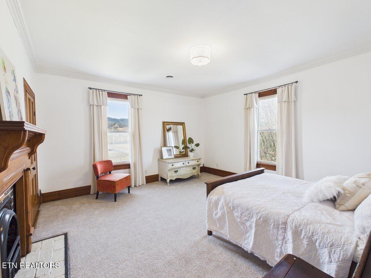 207 Thomas Road Speedwell TN 37870