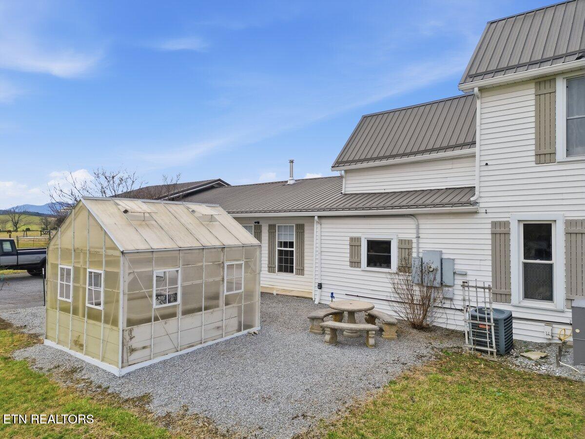 207 Thomas Road Speedwell TN 37870