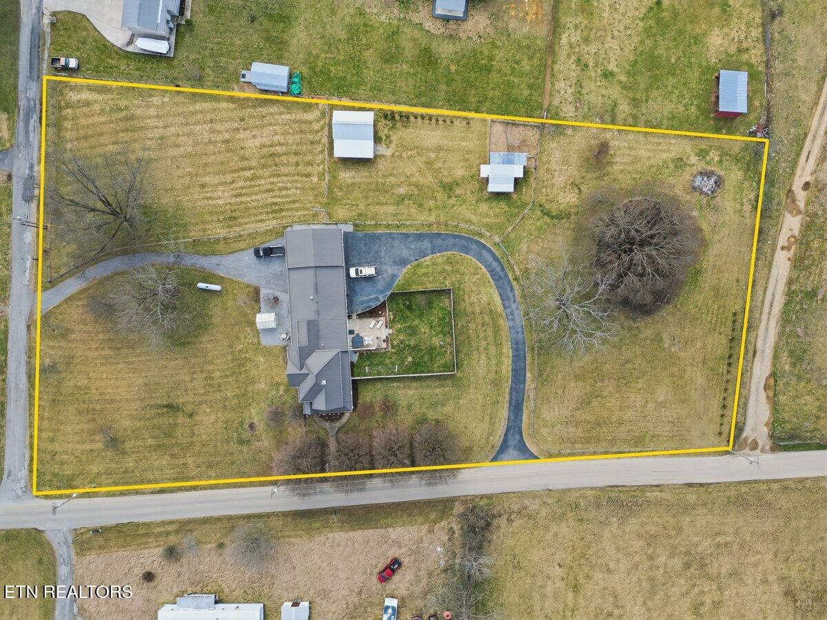 207 Thomas Road Speedwell TN 37870