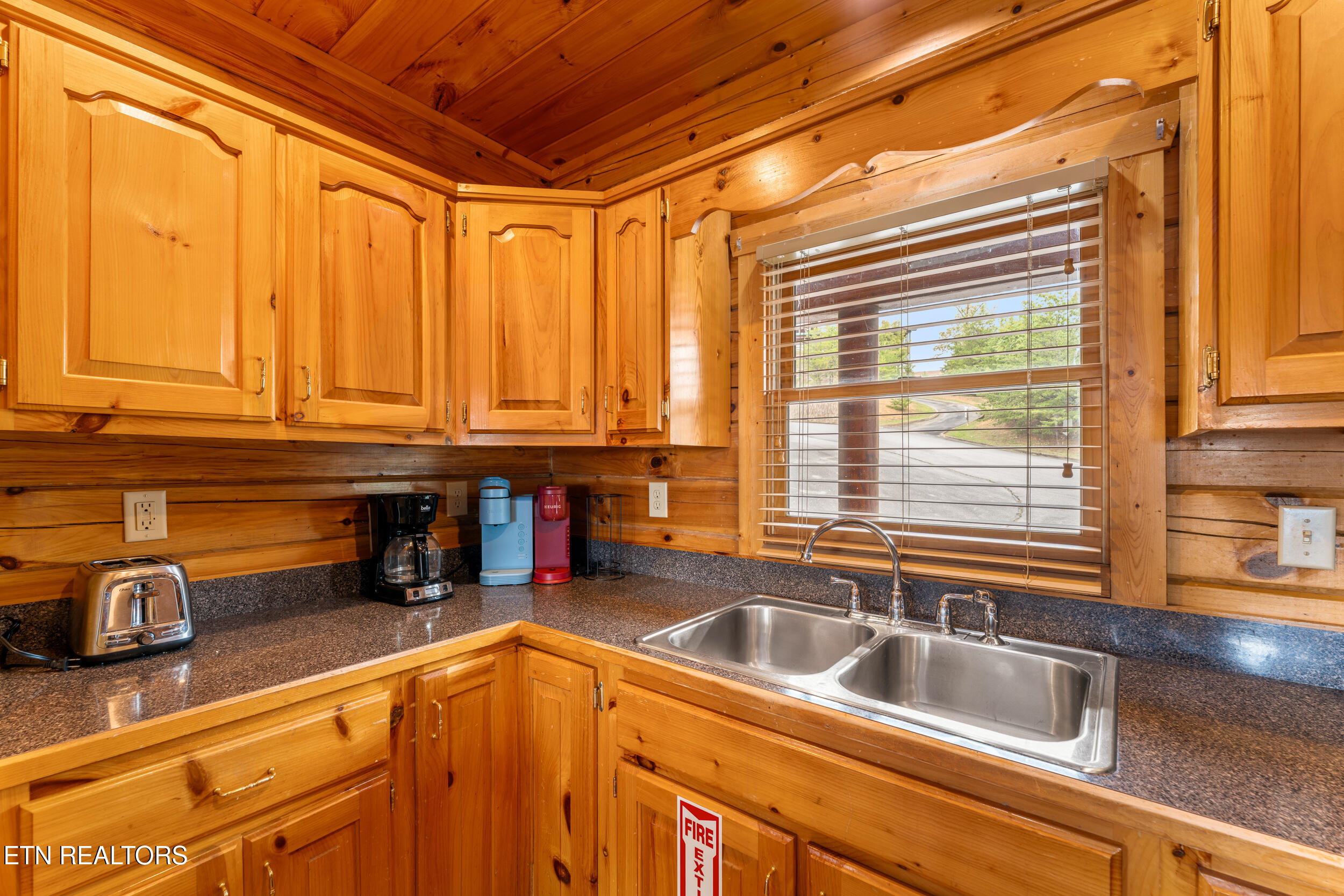 2422 Breezy Ridge Drive Sevierville TN 37876