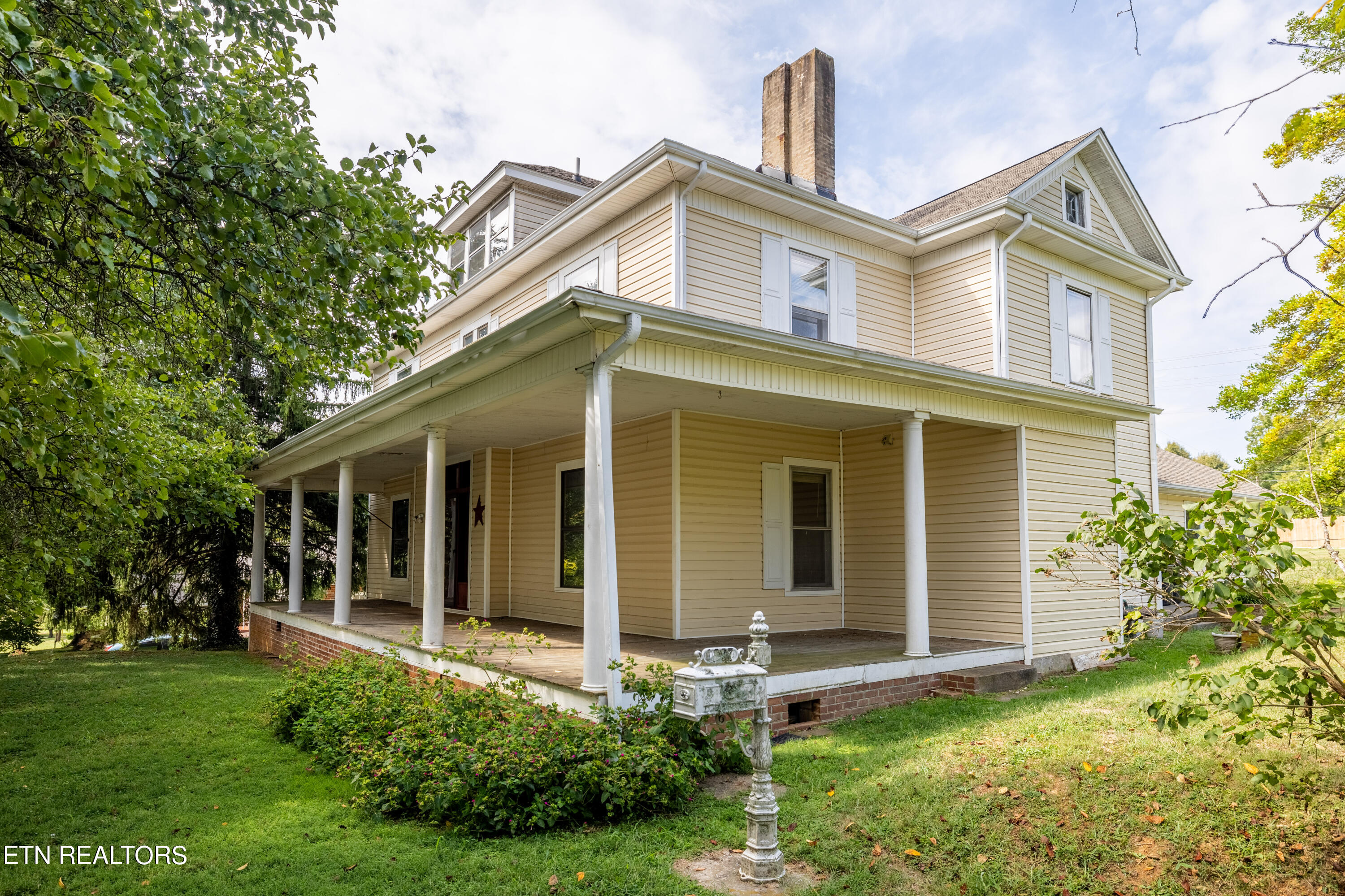 1227 N Main Street Sweetwater TN 37874