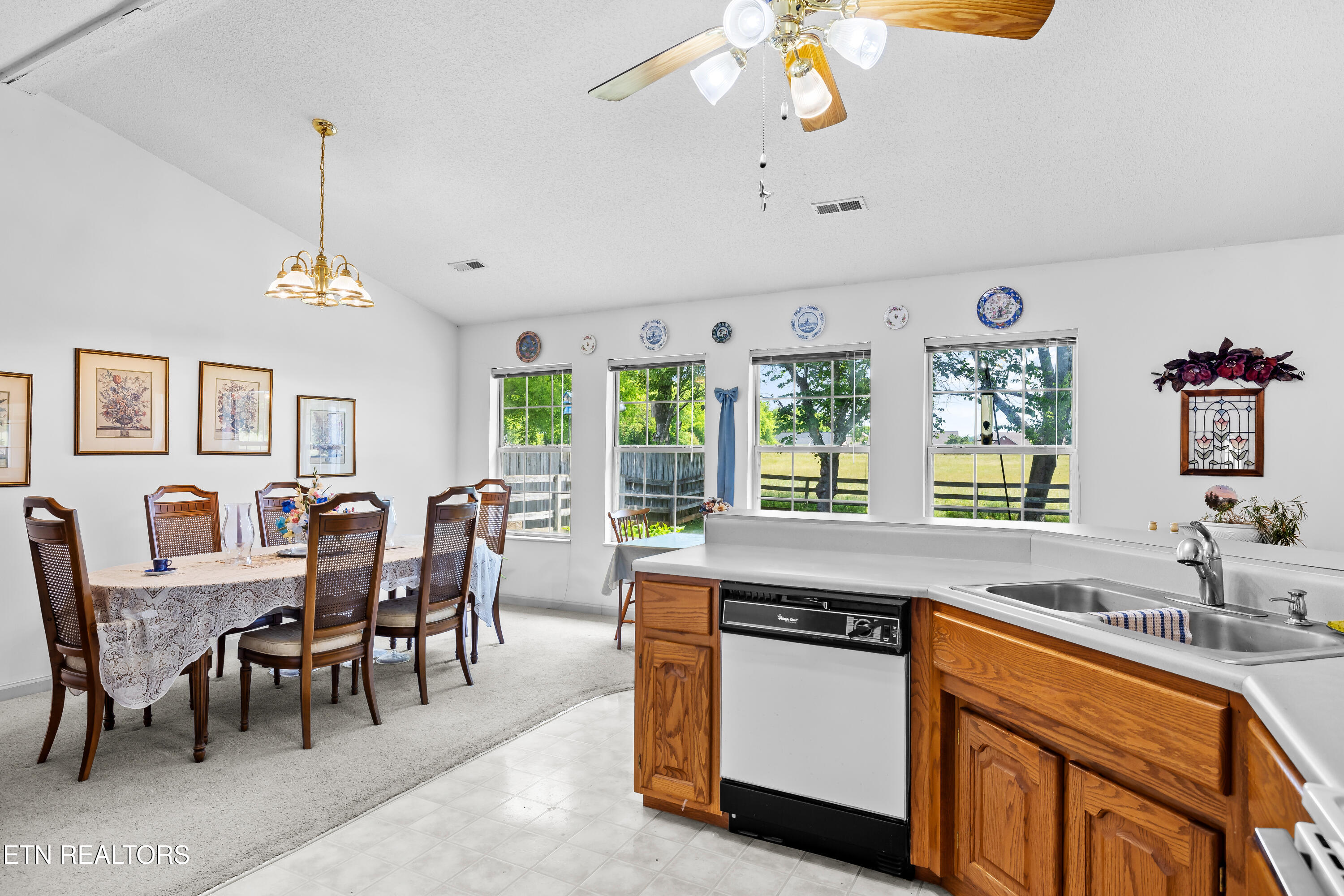 1510 Cavalier Drive Maryville TN 37803