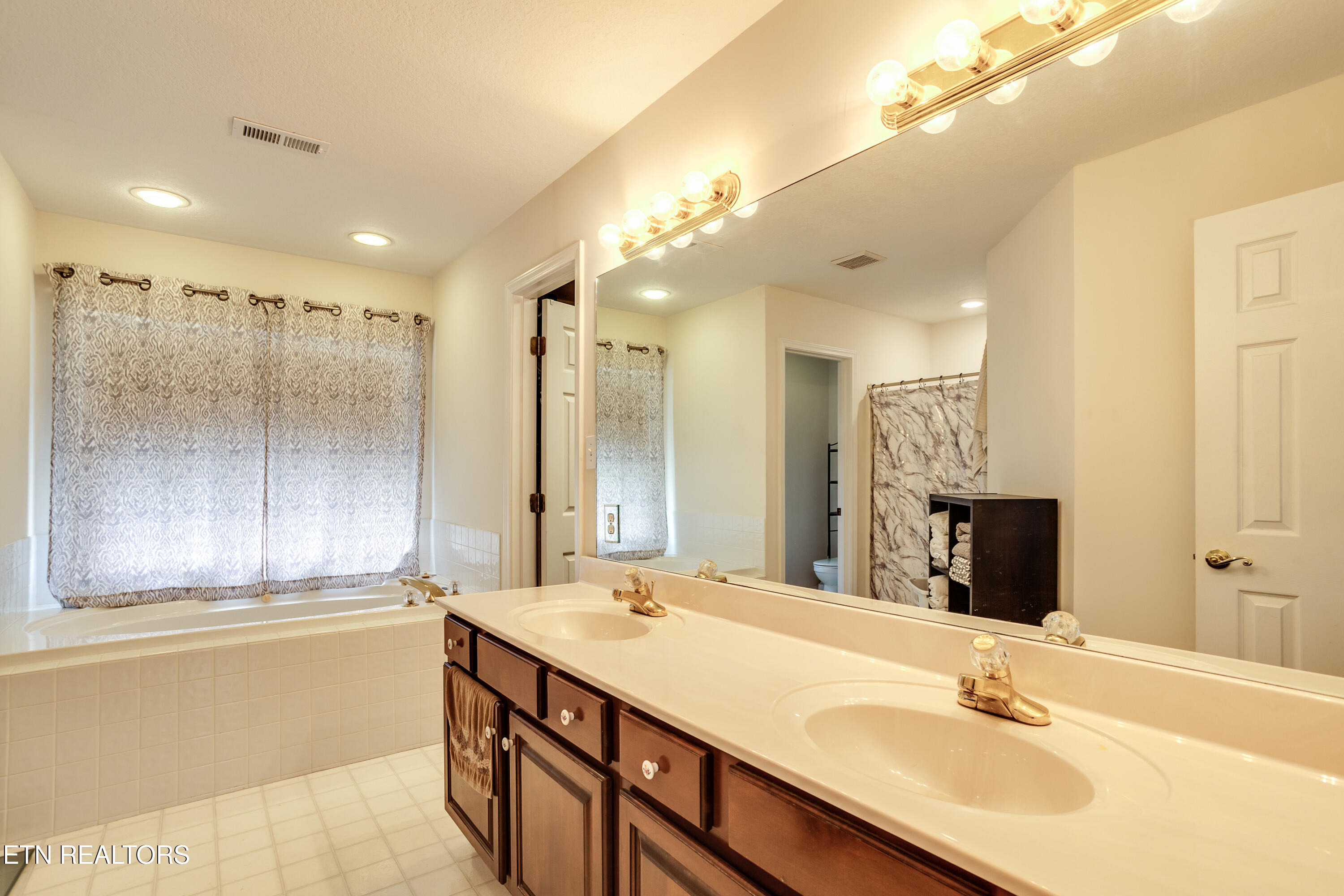 5648 Bridgehampton Drive Powell TN 37849