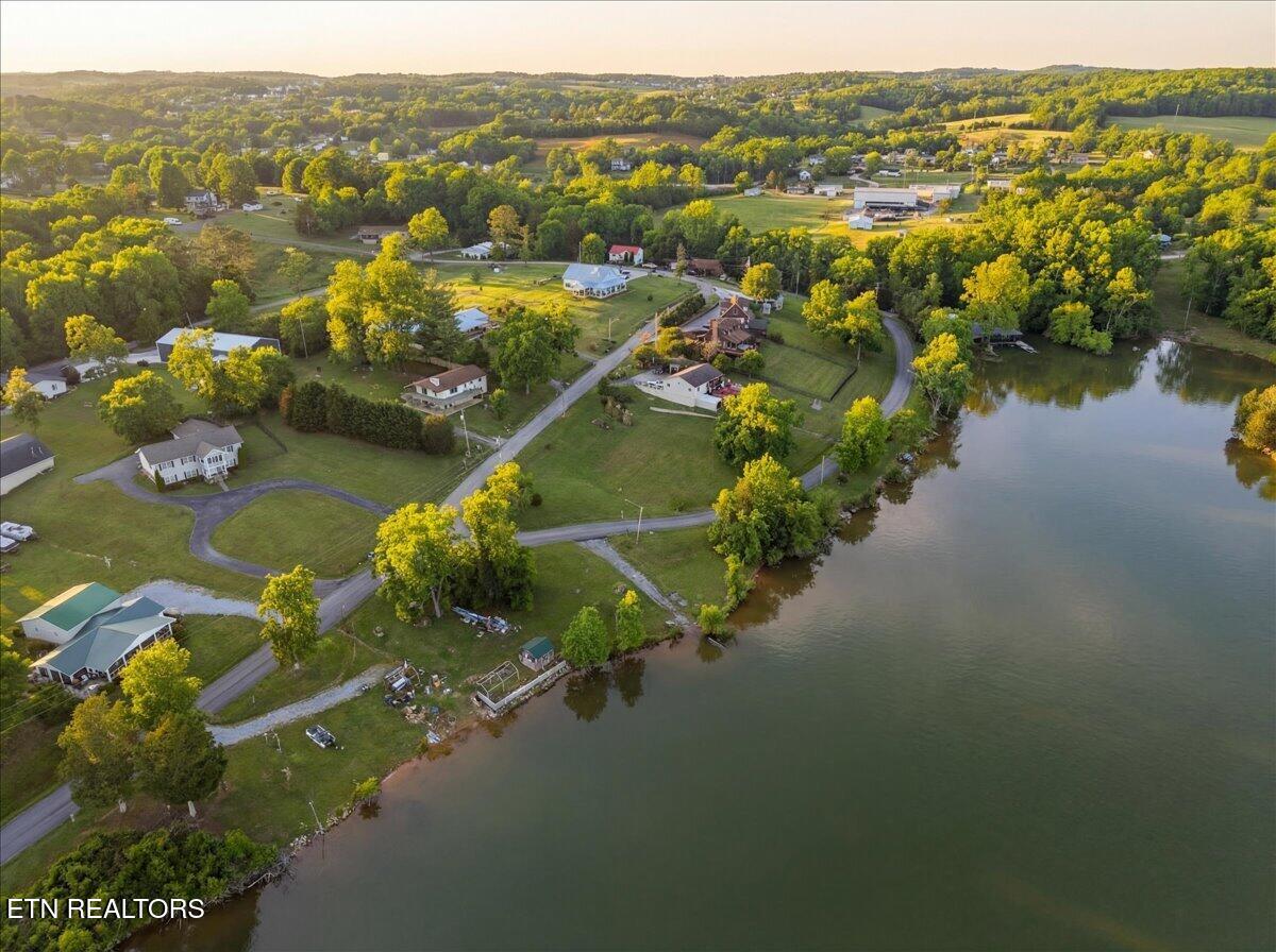 743 Garrett Road Dandridge TN 37725