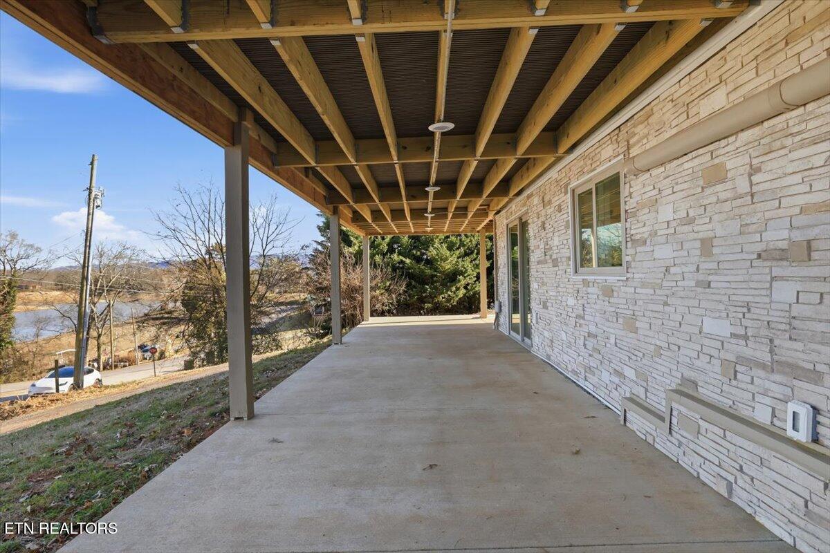 743 Garrett Road Dandridge TN 37725