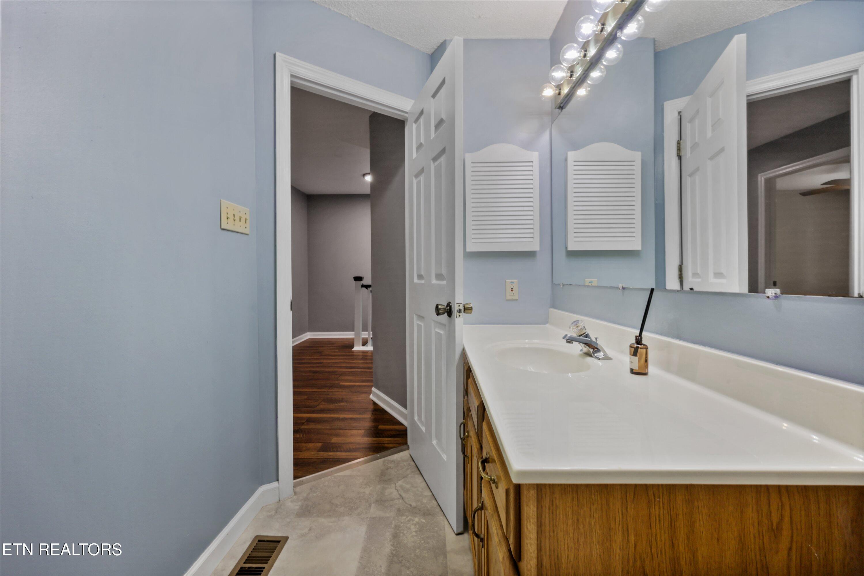 10468 Laura Lee Lane Knoxville TN 37922