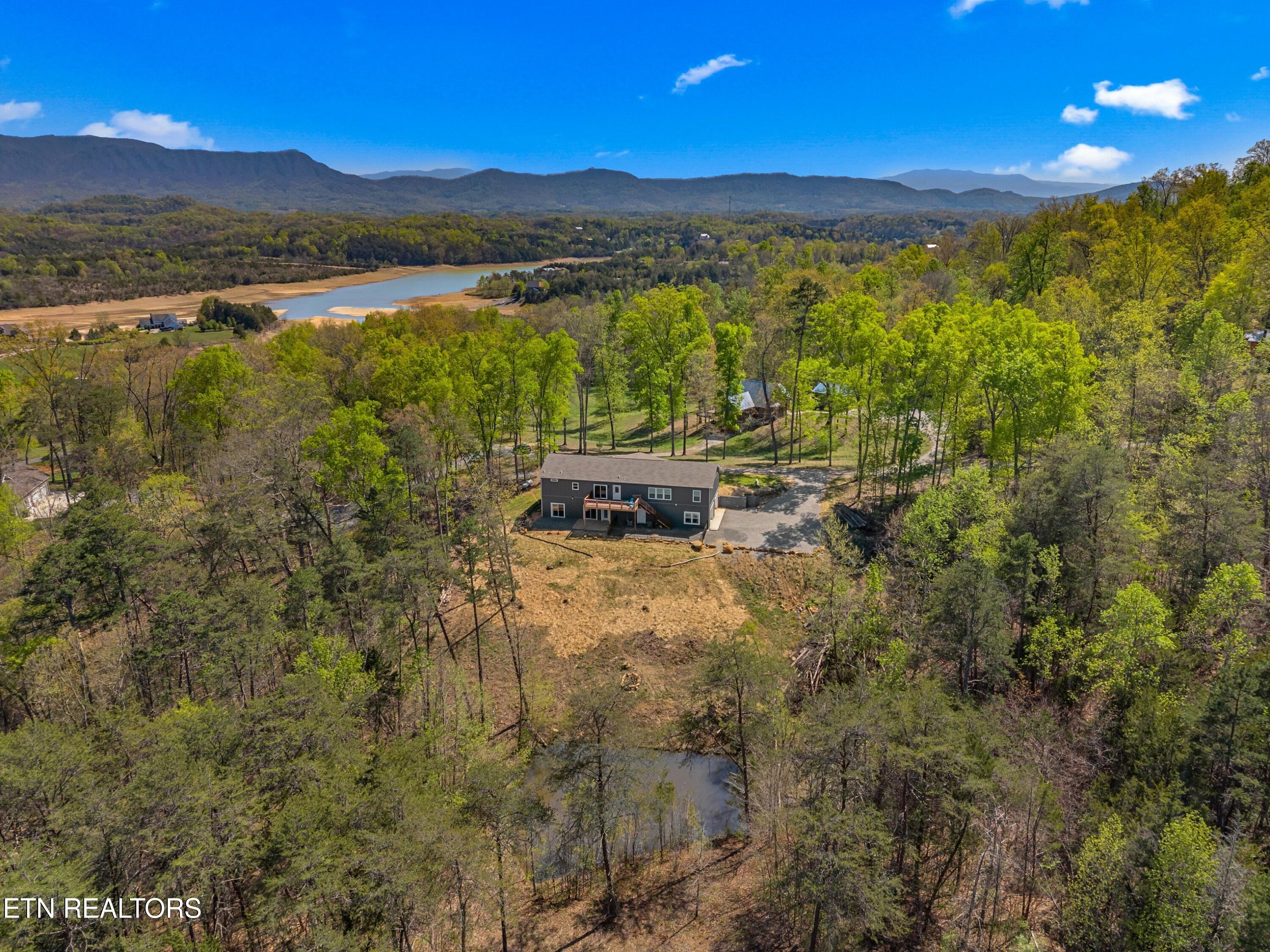 126 Deer Run Way Dandridge TN 37725
