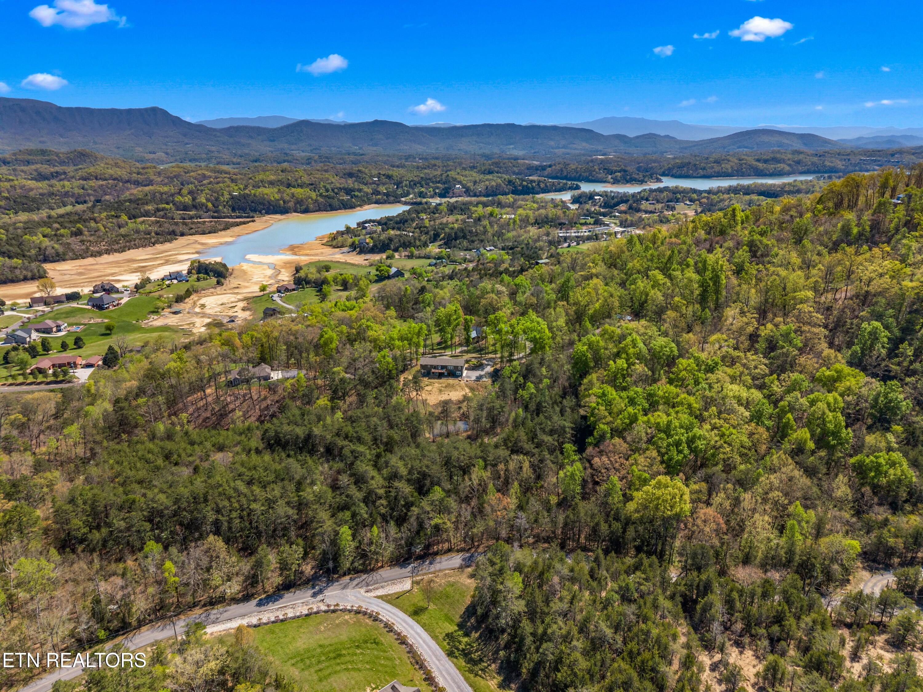 126 Deer Run Way Dandridge TN 37725
