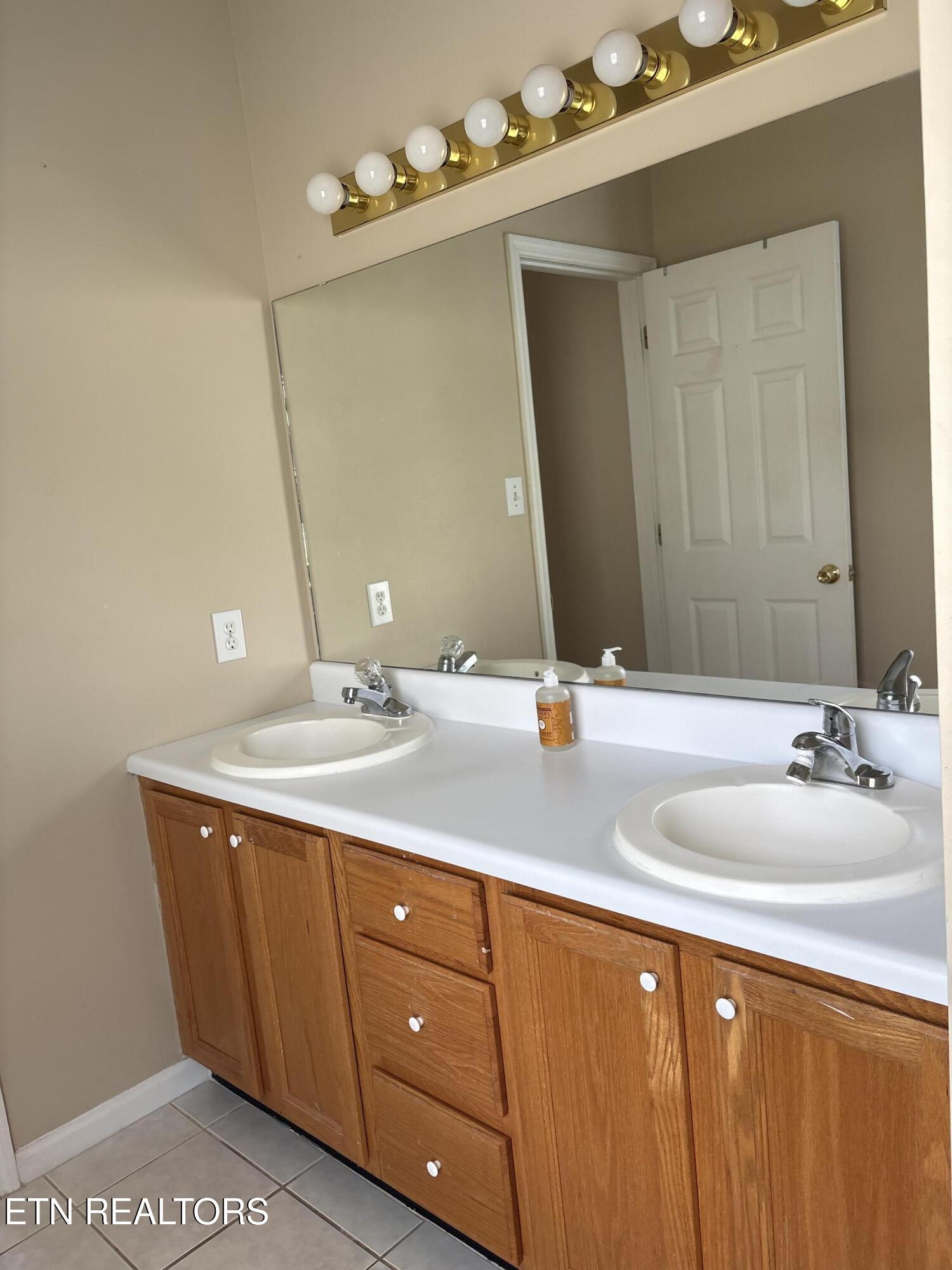 1624 Poplar Hill Road Knoxville TN 37922