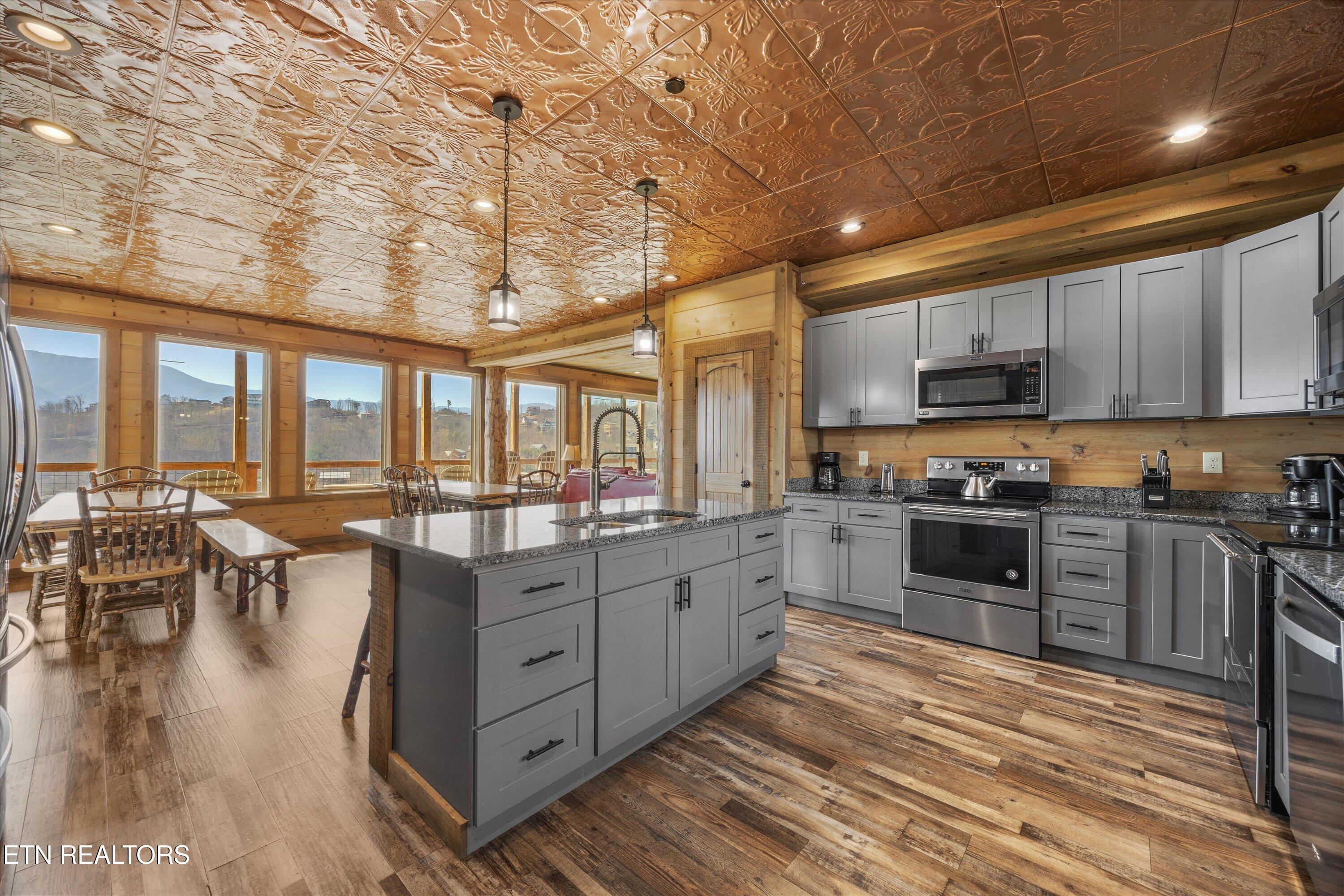 986 Chestnut Drive Gatlinburg TN 37738